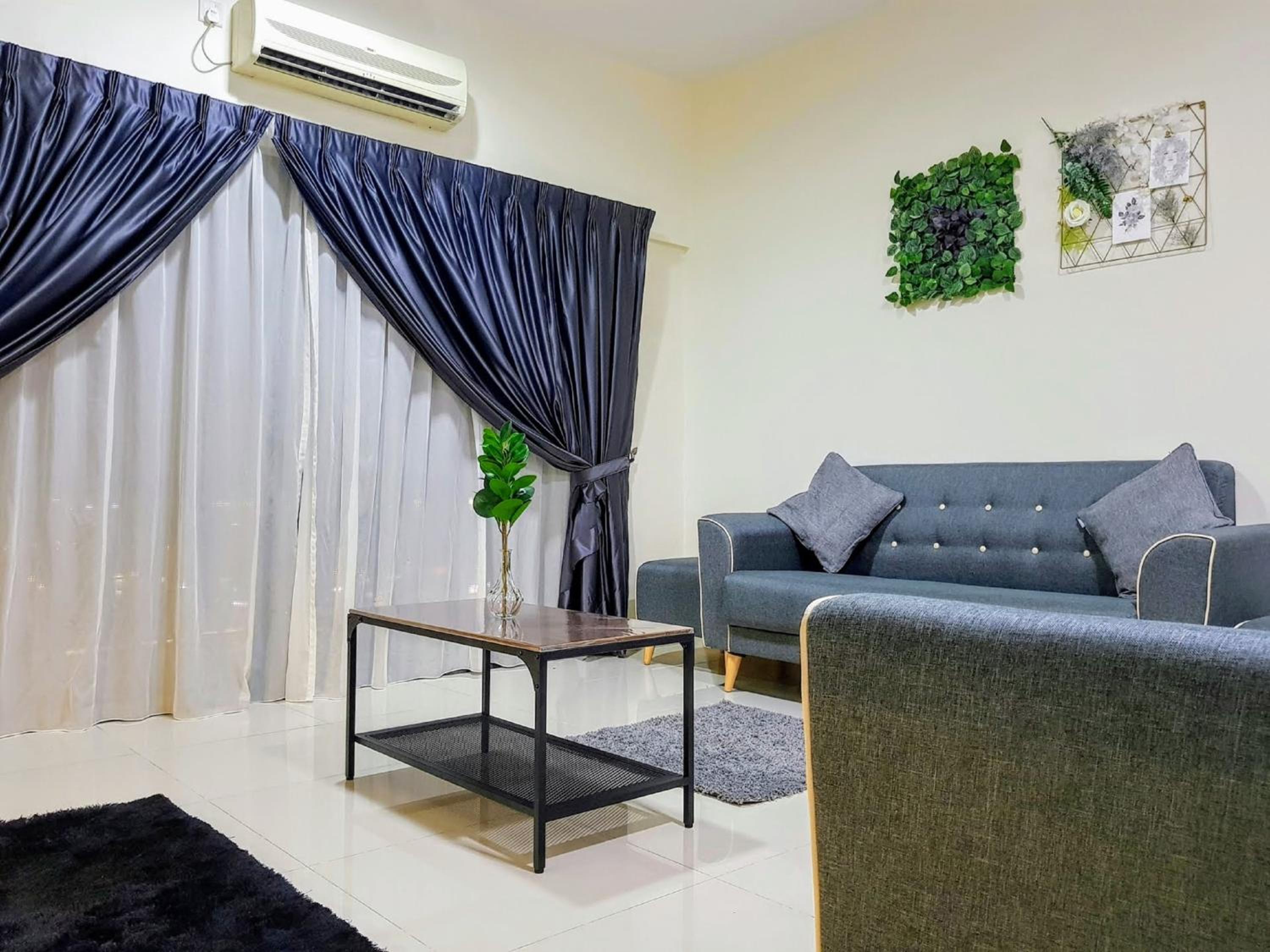 Puchong Setiawalk 8-12 pax 5min LRT Cozy Apartment photo 3