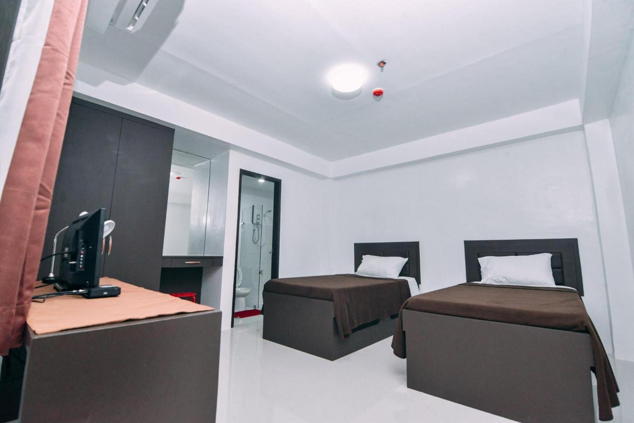 The Strand Suites and Dormitel - Image 4