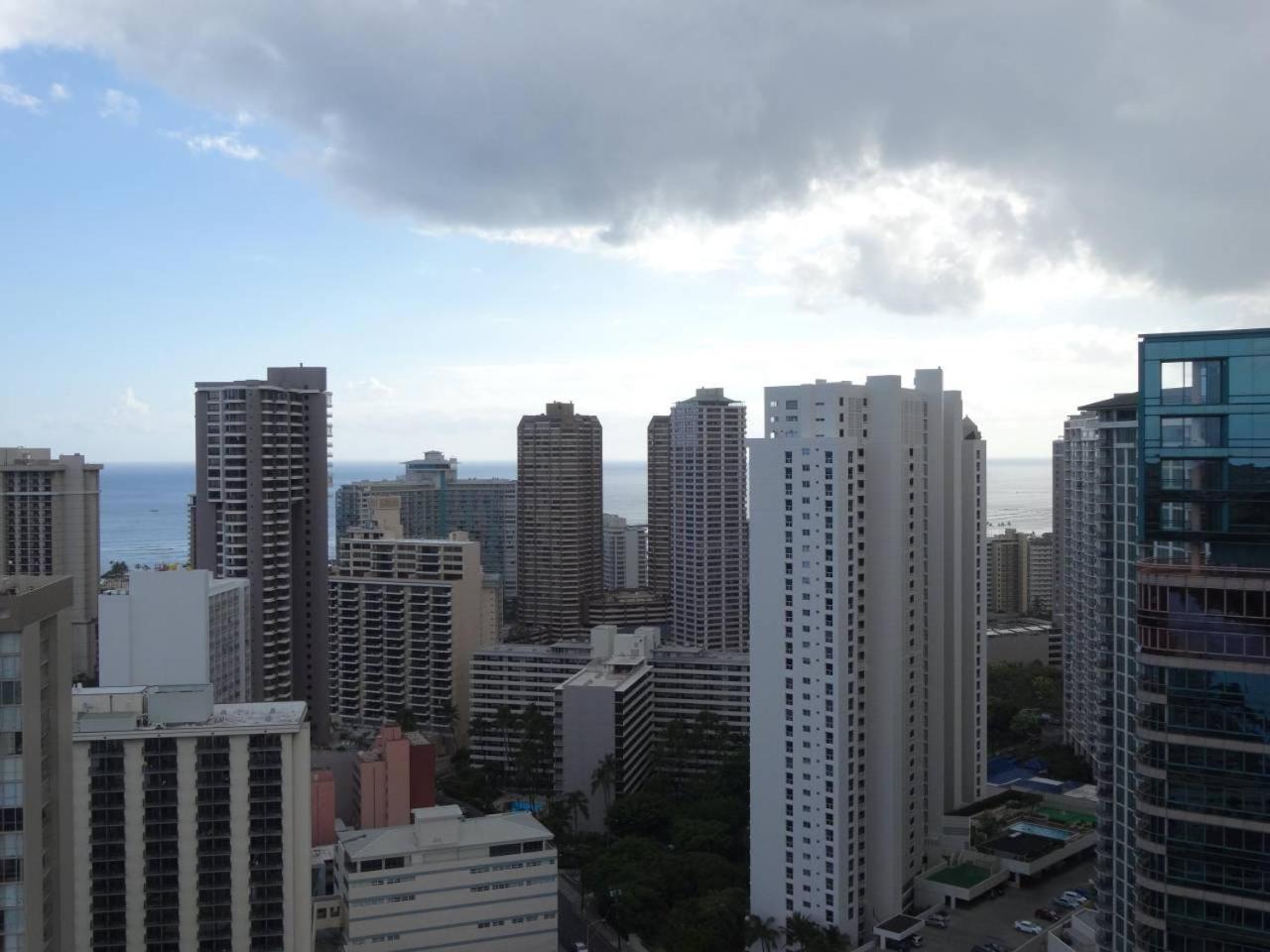 Waikiki Condo High Floor Views Beaches Convention Center