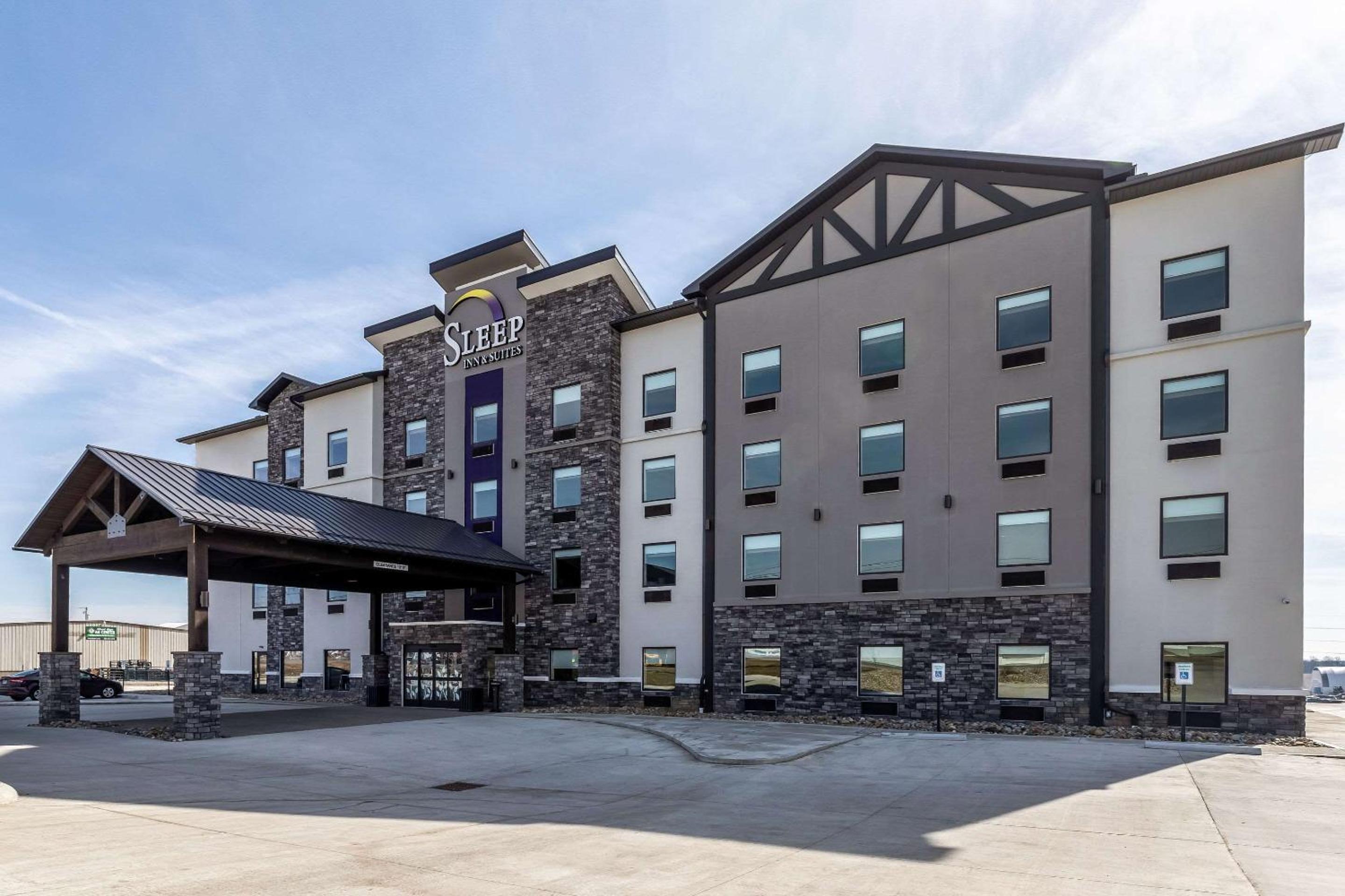 Hotel Sleep Inn & Suites Mt. Hope near Auction & Event Center
