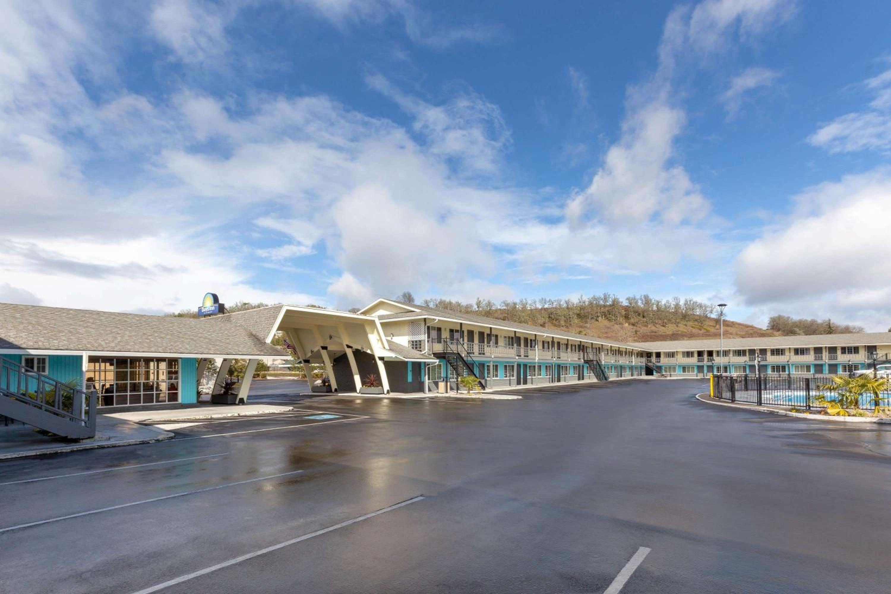Roseburg Vacations - Days Inn by Wyndham Roseburg - Property Image 1