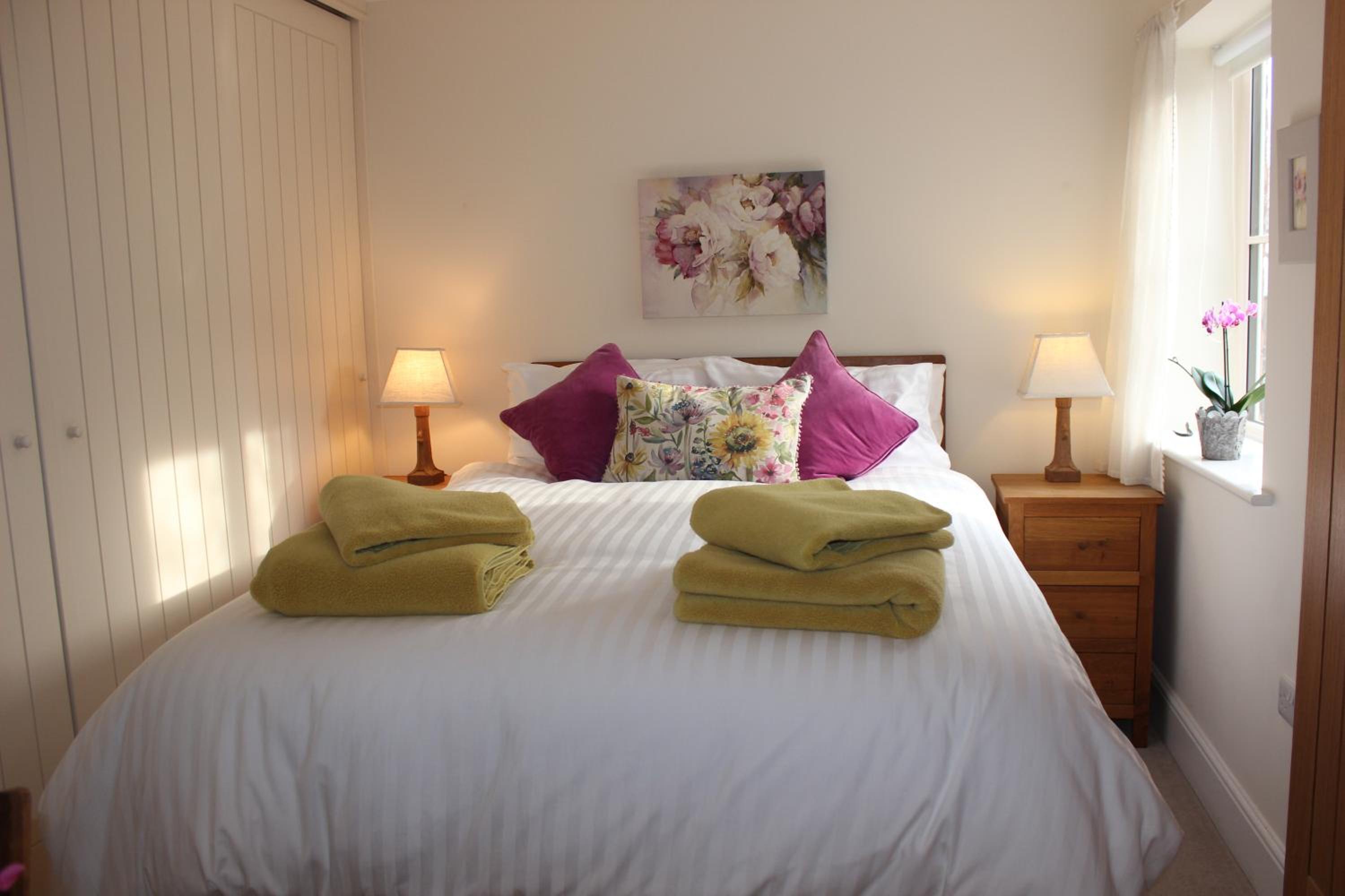 Mistletoe Cottage view 3