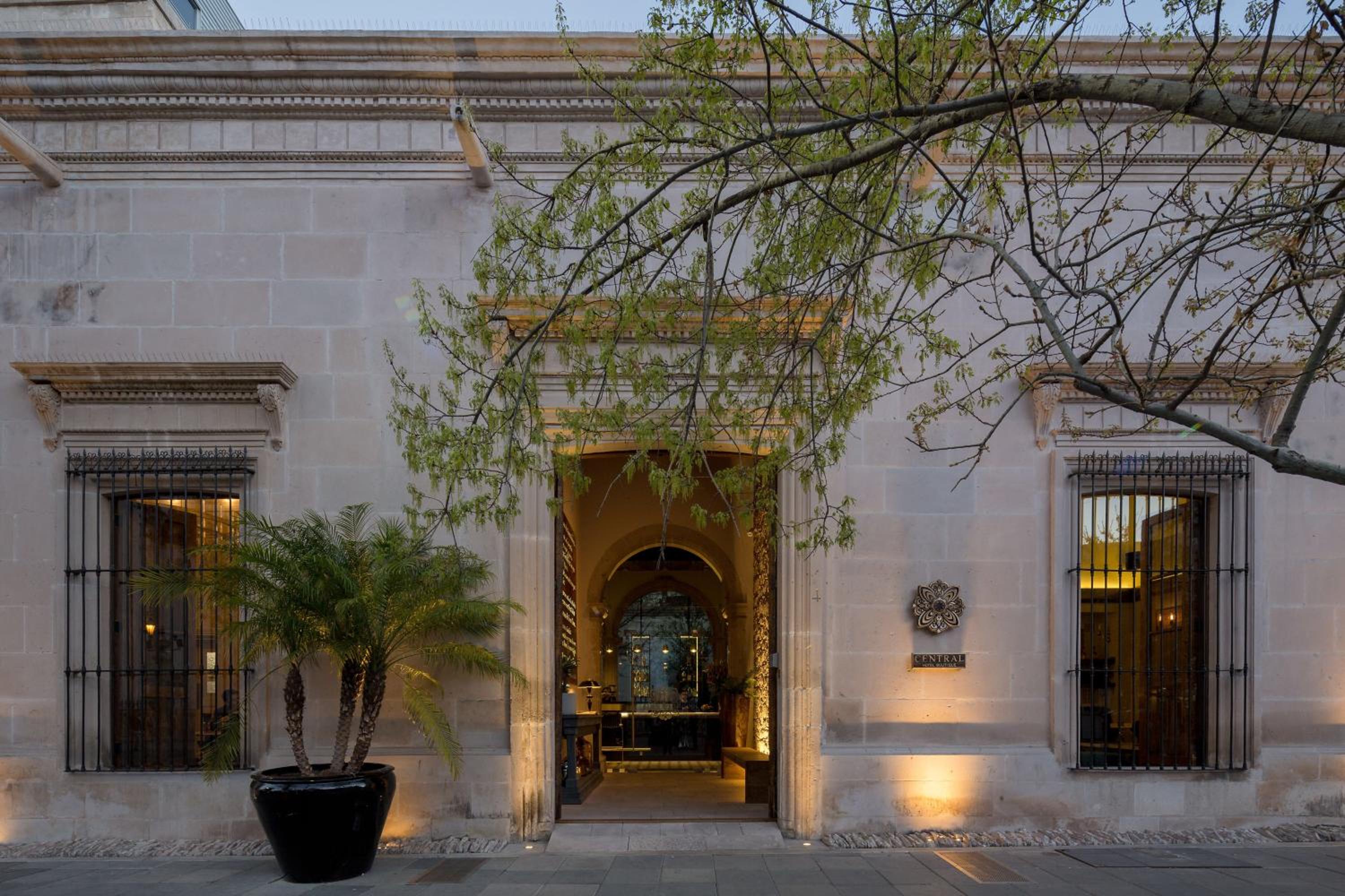 Hotel Central Hotel Boutique - Image 1