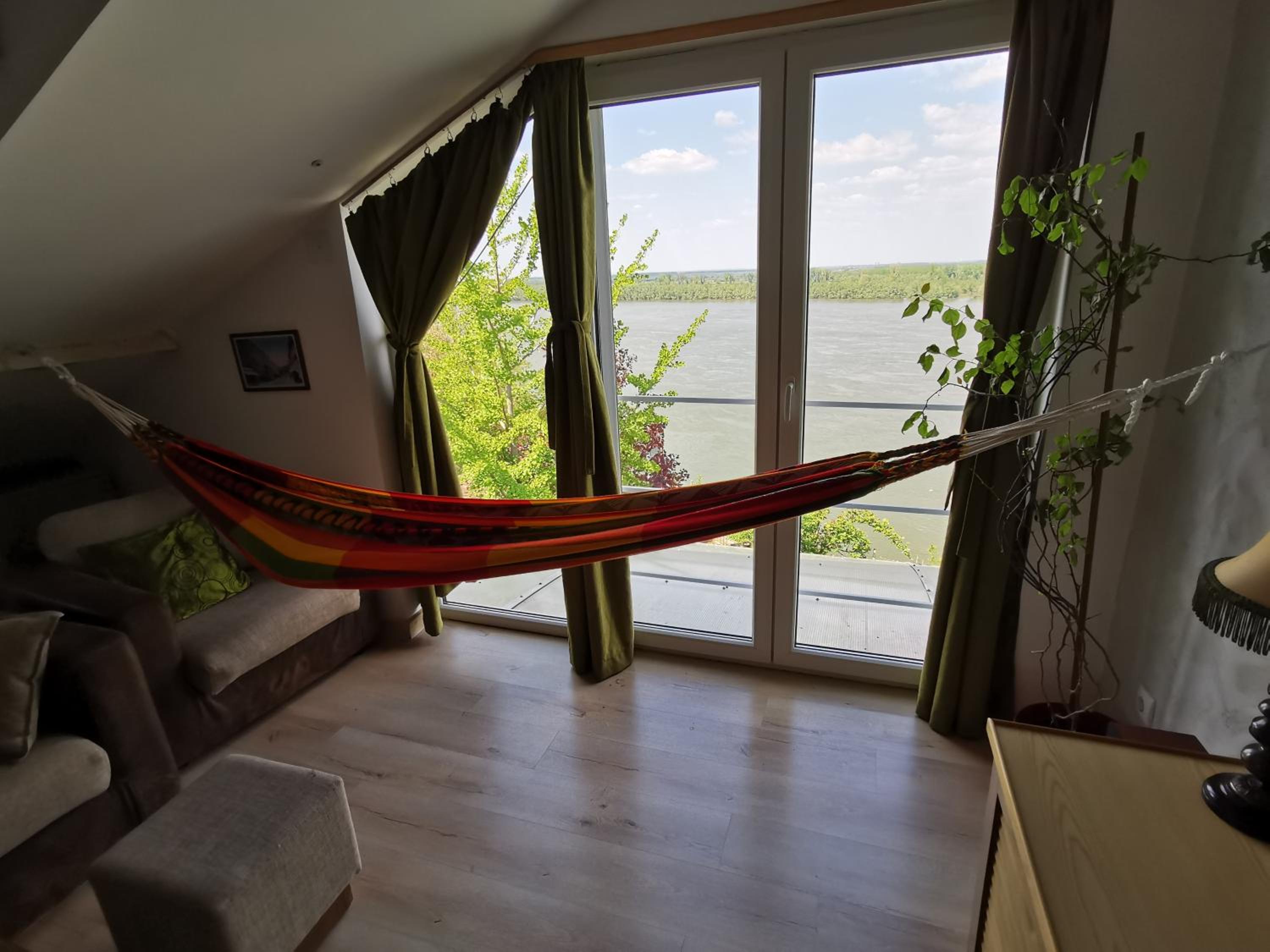 Gardos riverview