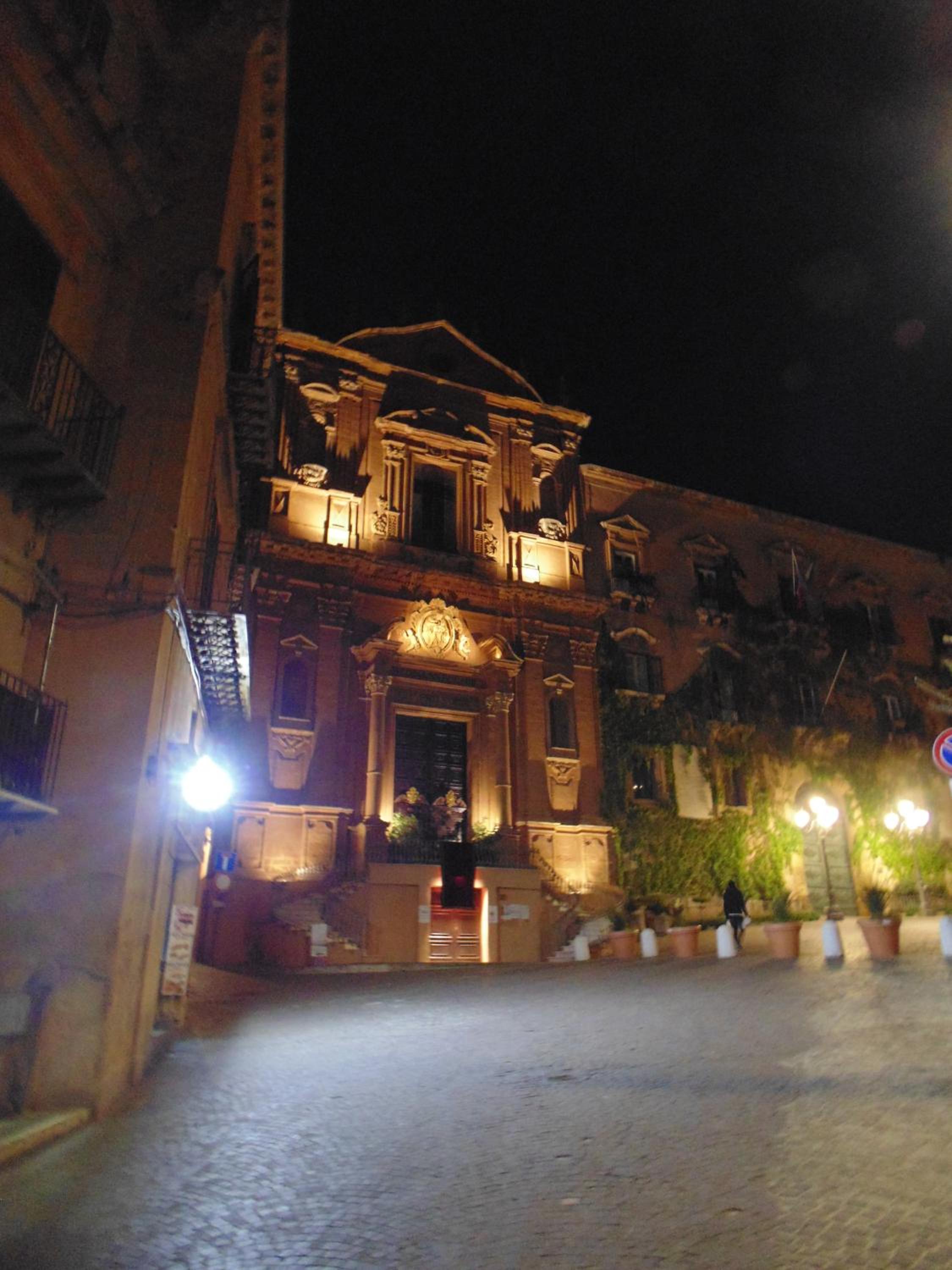 Hotel Aljama - Downtown B&B - Image 1