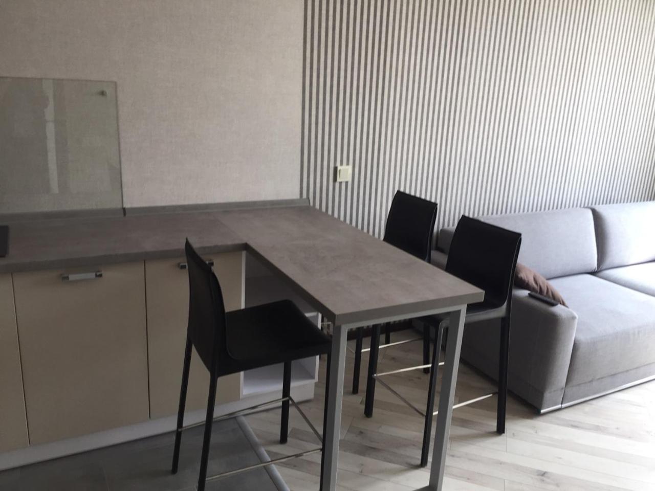Apartament West Side view 3