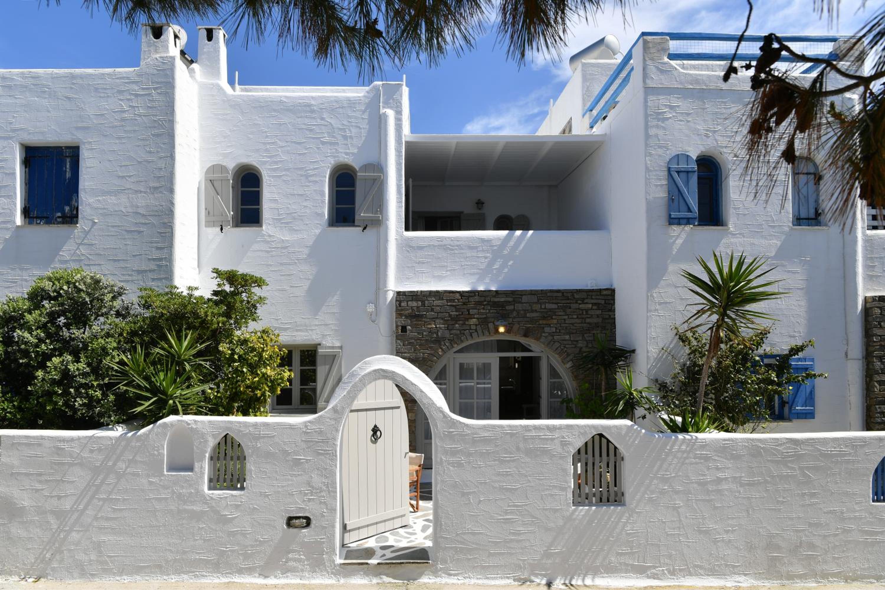 Santa Flora 3 Bedroom House â Parikiaâs Edge view 2