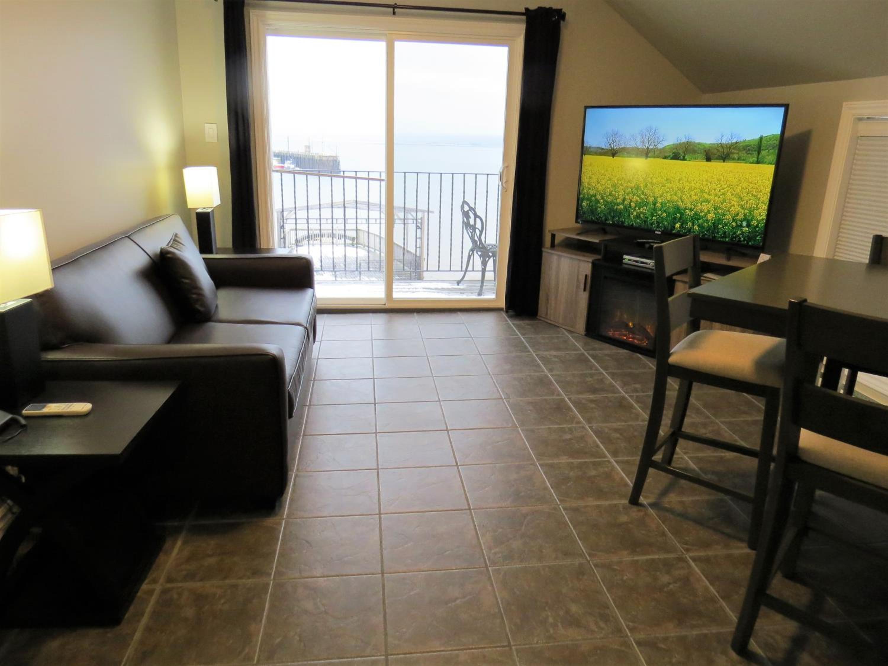 Dockside Suites