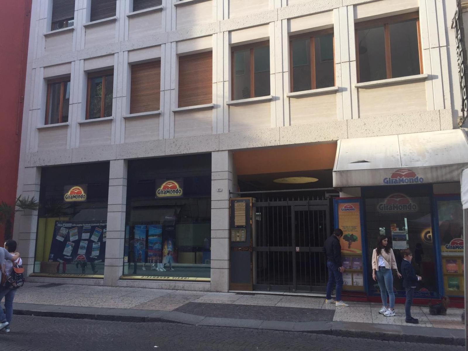 Hotel via roma 12 VERONA - Image 1