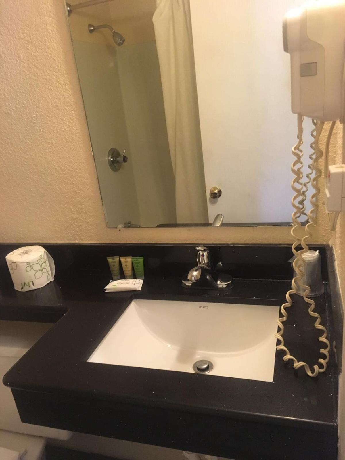 Rochester Vacations - Anchorage Inn Rochester - Property Image 1