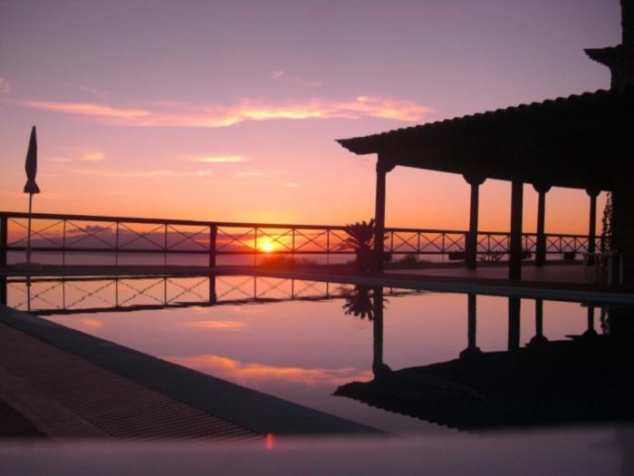 Hotel CERCADO DEL MEDIO, CHALET con PISCINA PRIVADA - Image 1