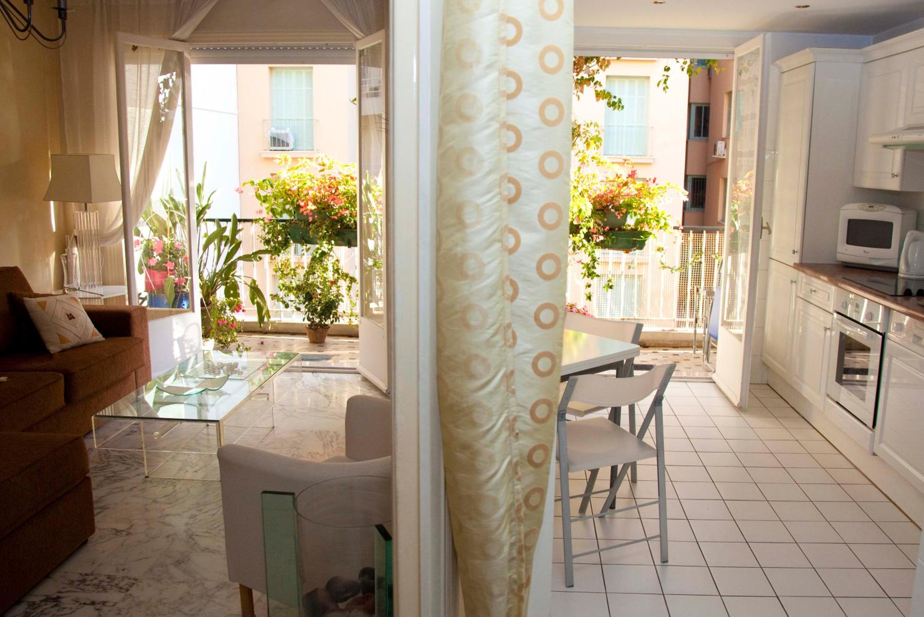 Chill Out Apartment, 2 mins from beach photo 2