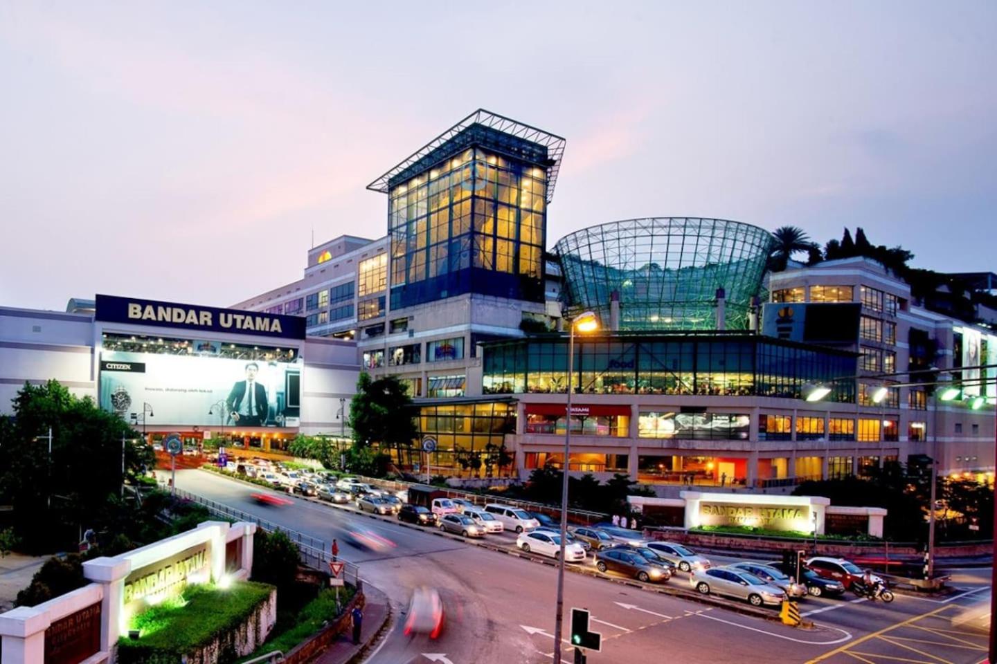 SKY POOL Luxury Suite 2-4Pax at KL City