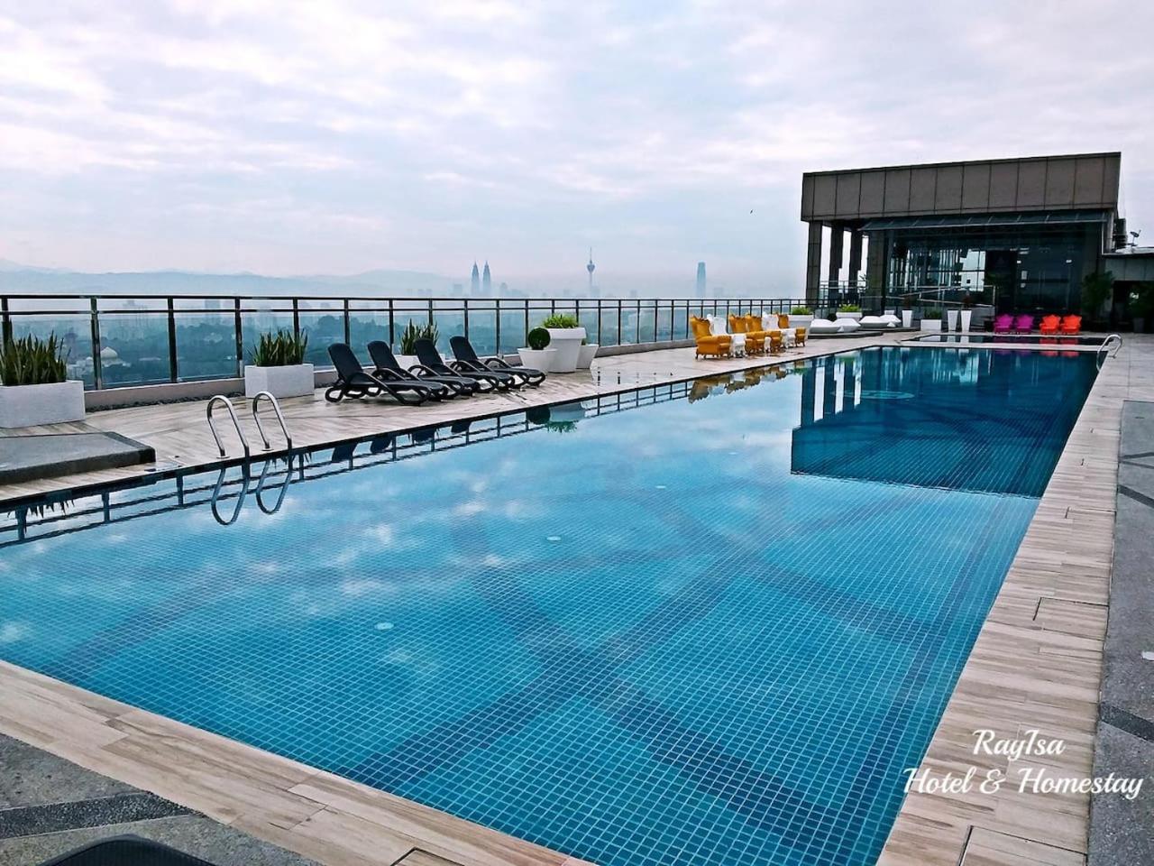 SKY POOL Luxury Suite 2-4Pax at KL City