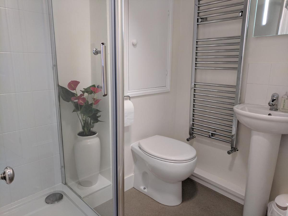 Stroud Vacations - Cotswolds Valleys Accommodation - Medieval Hall - Exclusive use character three bedroom holiday apartment - Property Image 23