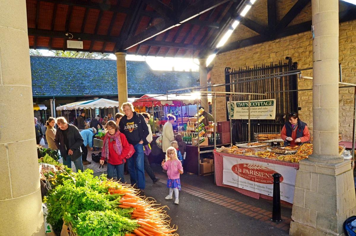 Stroud Vacations - Cotswolds Valleys Accommodation - Medieval Hall - Exclusive use character three bedroom holiday apartment - Property Image 2