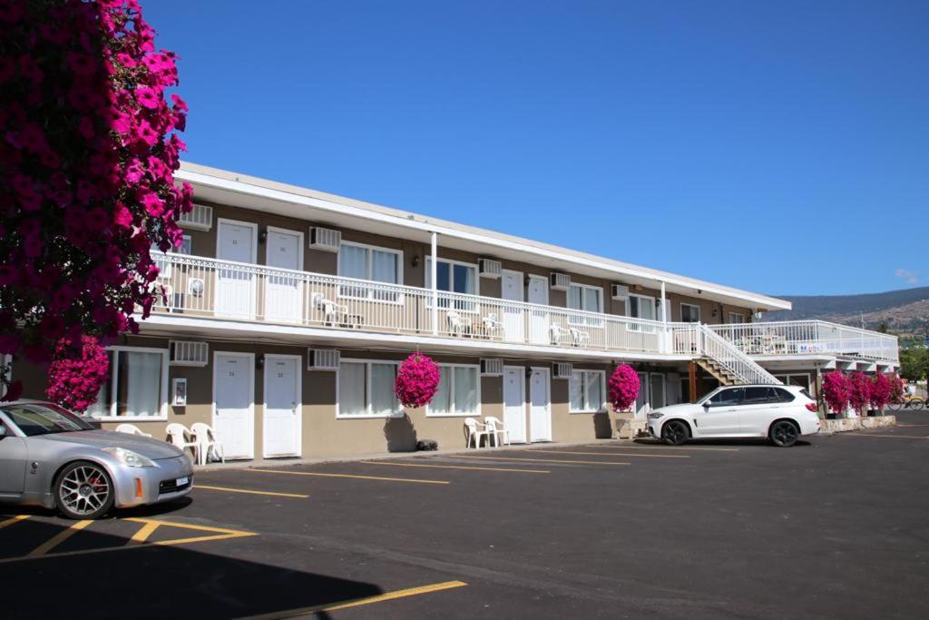 Plaza Motel - Image 3