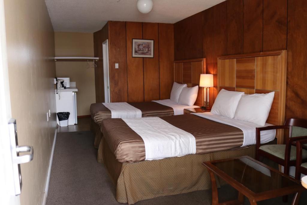 Plaza Motel