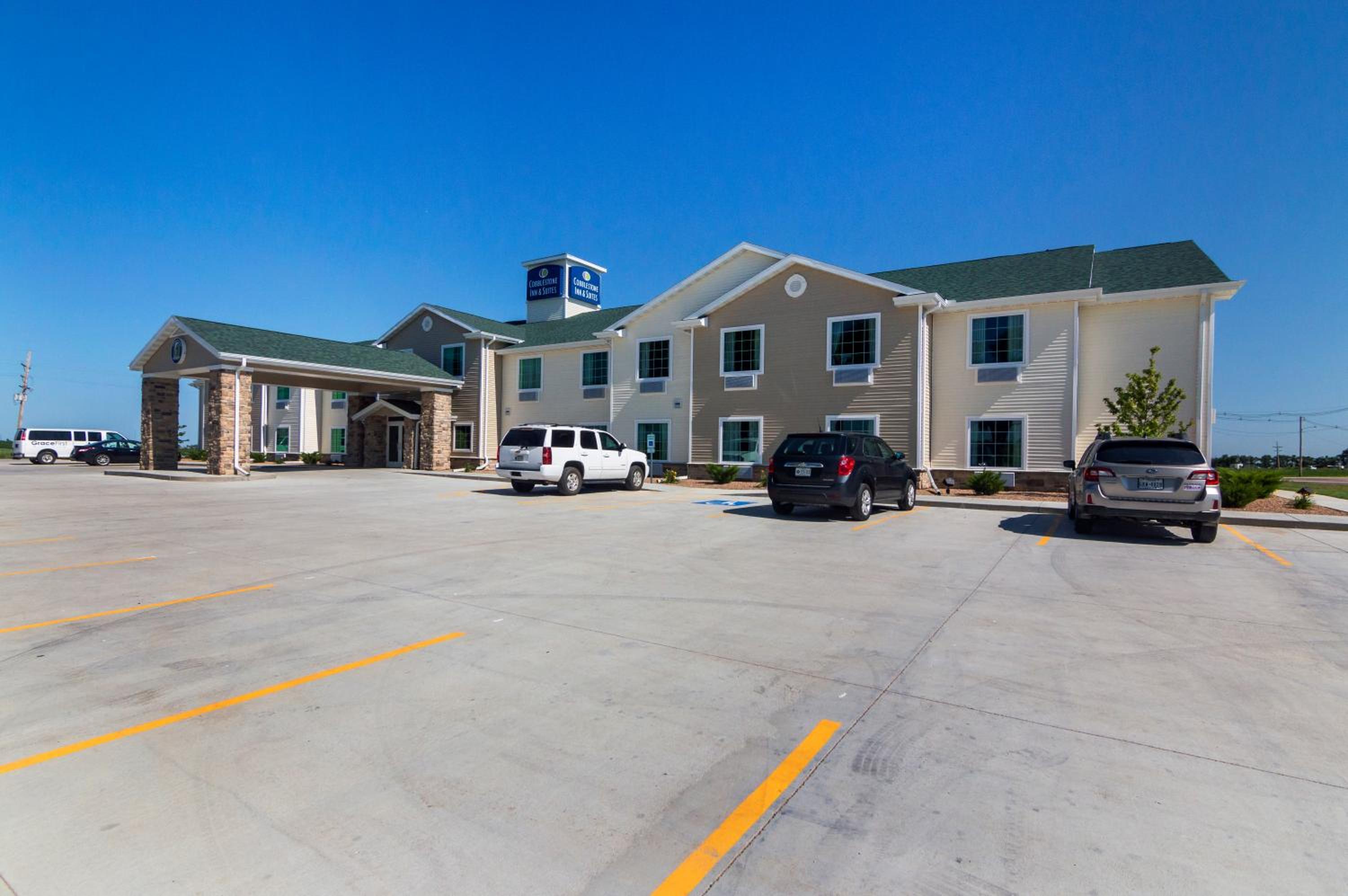 Garden City Vacations - Cobblestone Inn  Suites - Lakin - Property Image 2
