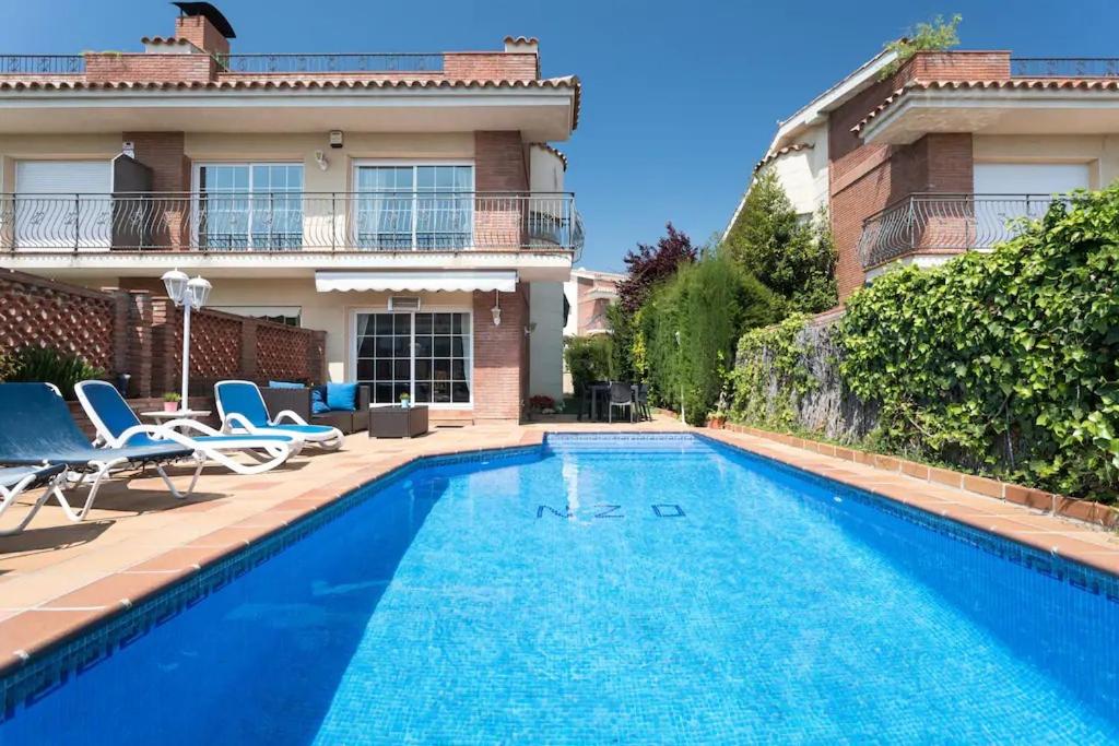 Casa con piscina en costa Barcelona