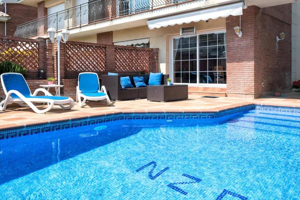 Casa con piscina en costa Barcelona