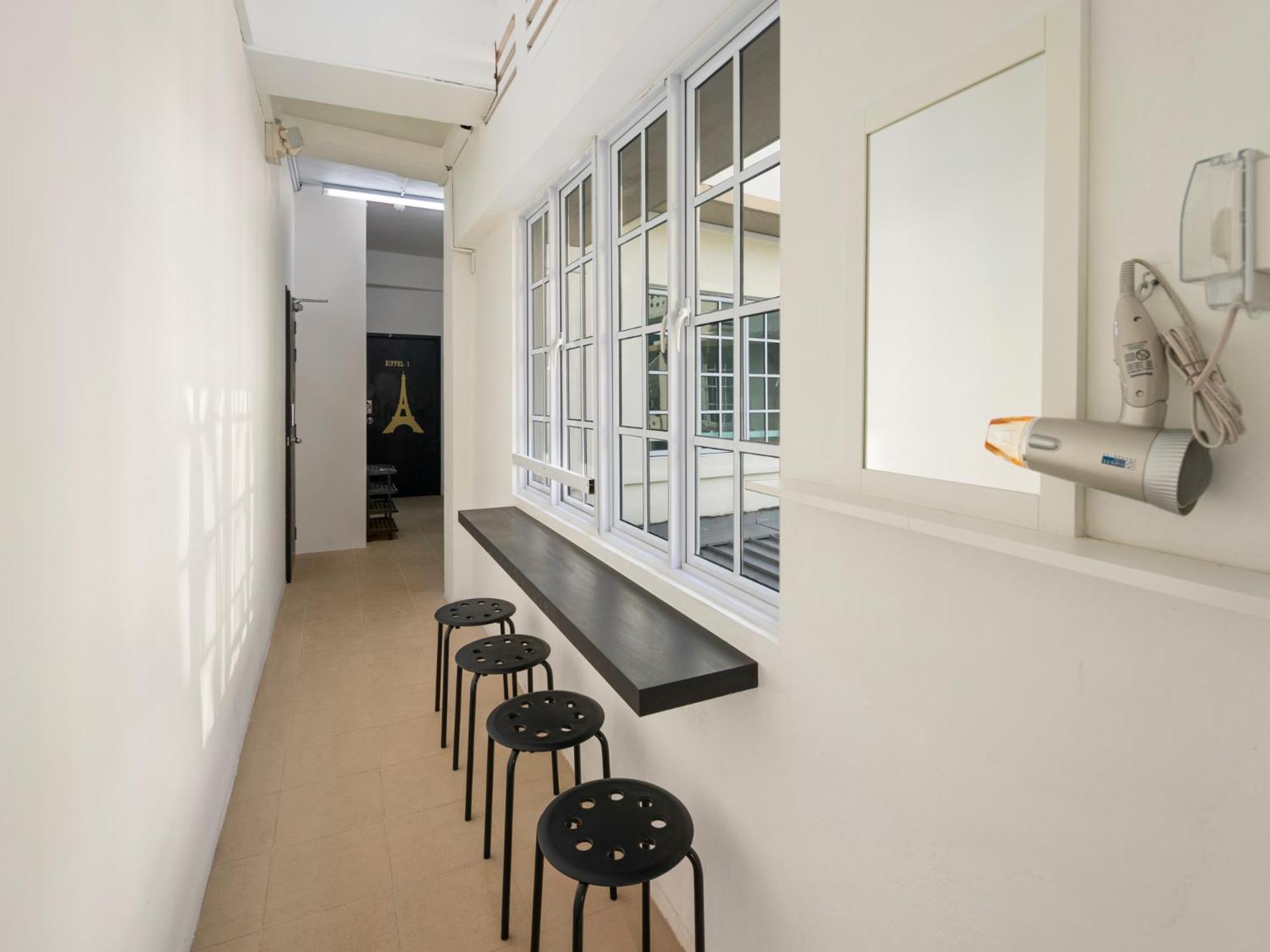 7 Wonders Hostel at Upper Dickson