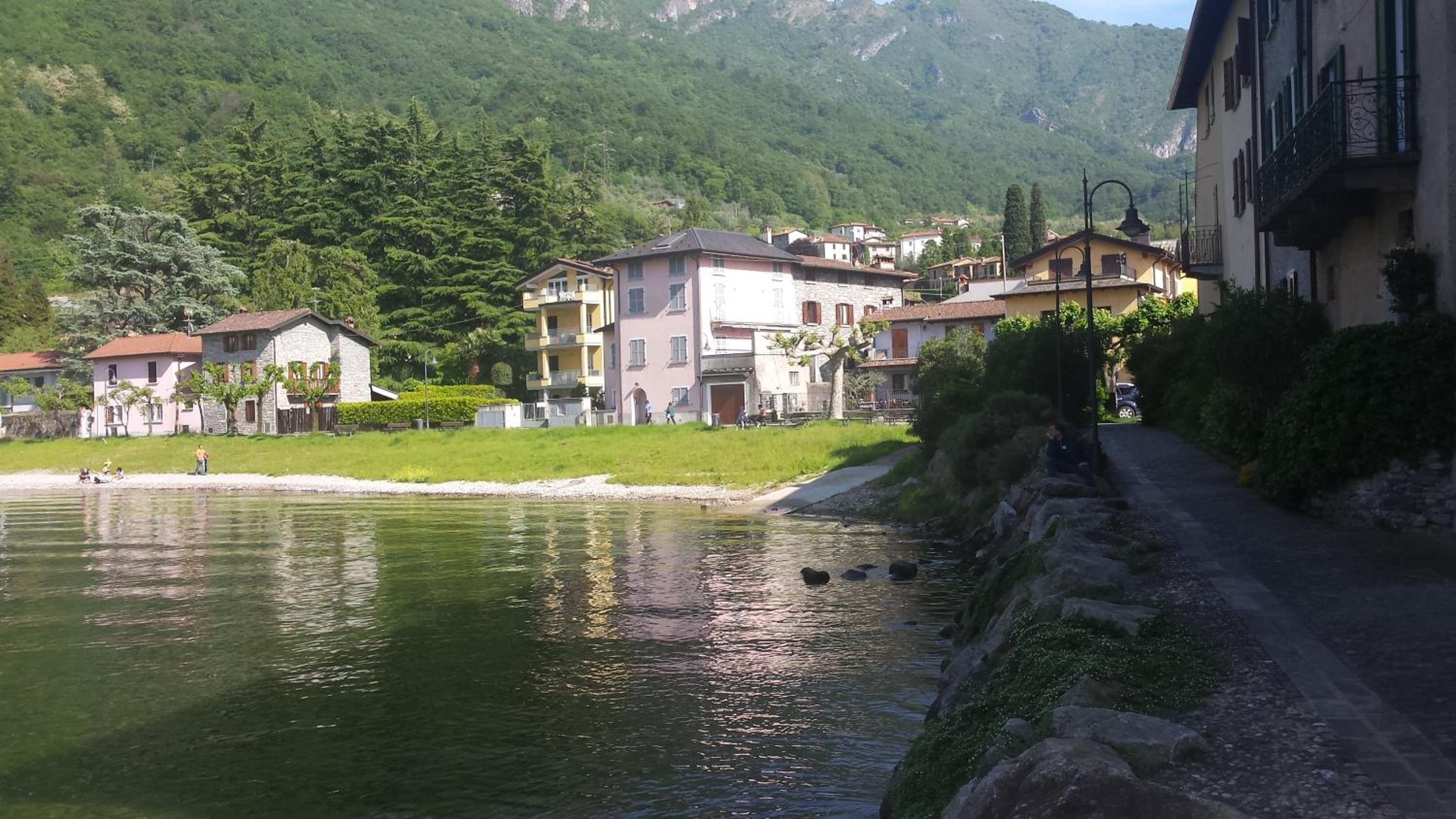 Girasole - Beachfront Apartment with Private Garden & Direct Beach Access