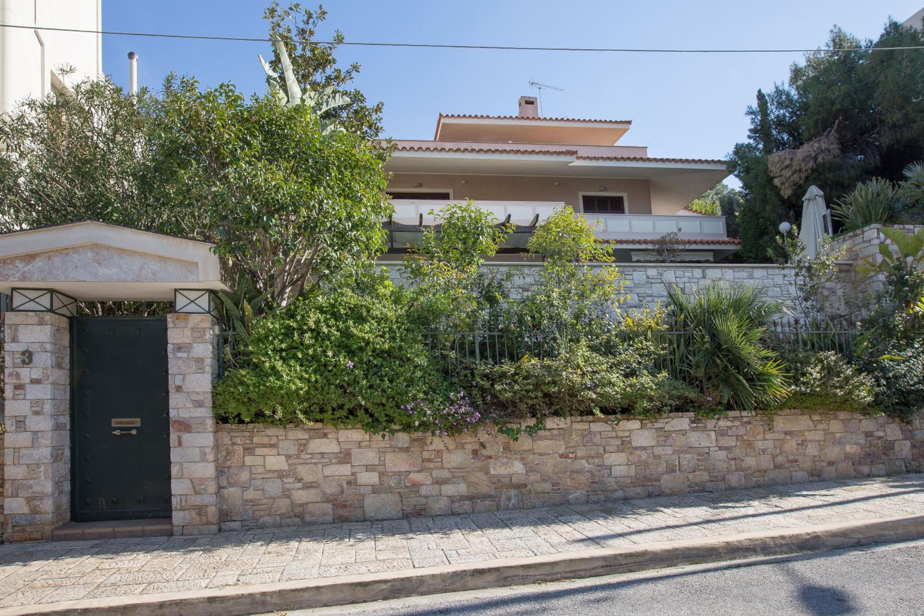 Exceptional Villa in Voula near the sea
