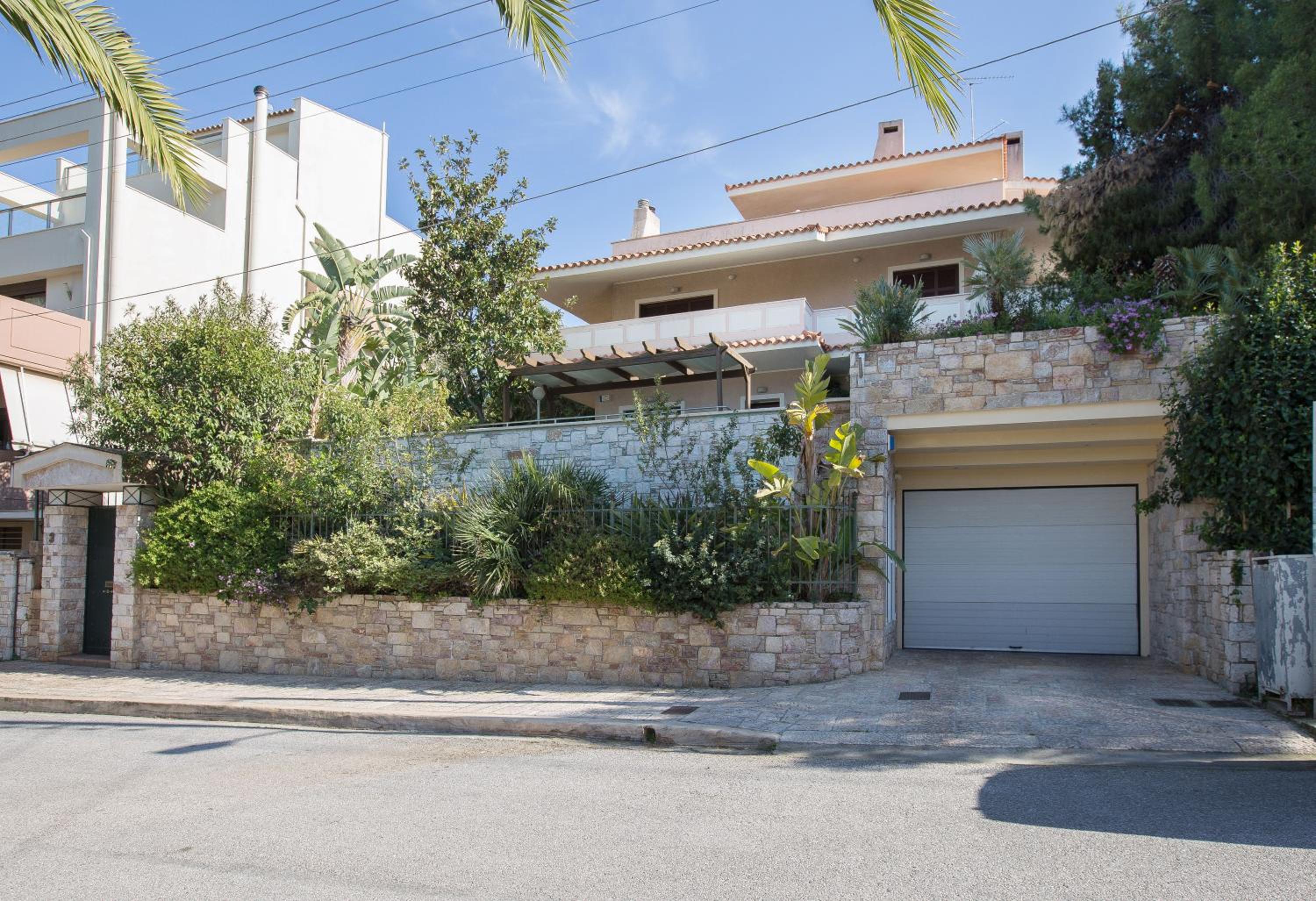 Exceptional Villa in Voula near the sea