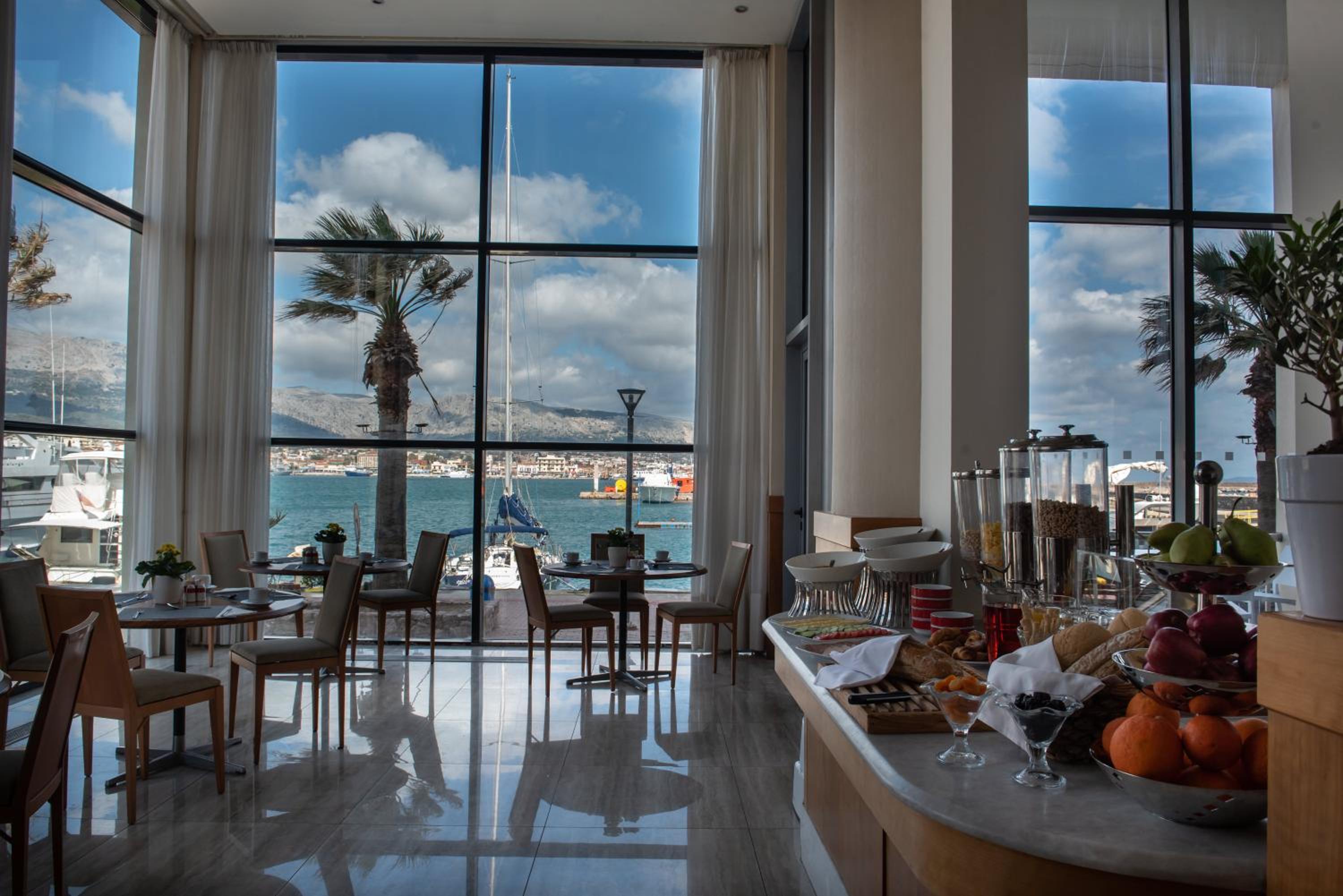 Chios Chandris hotel con piscina en Chios