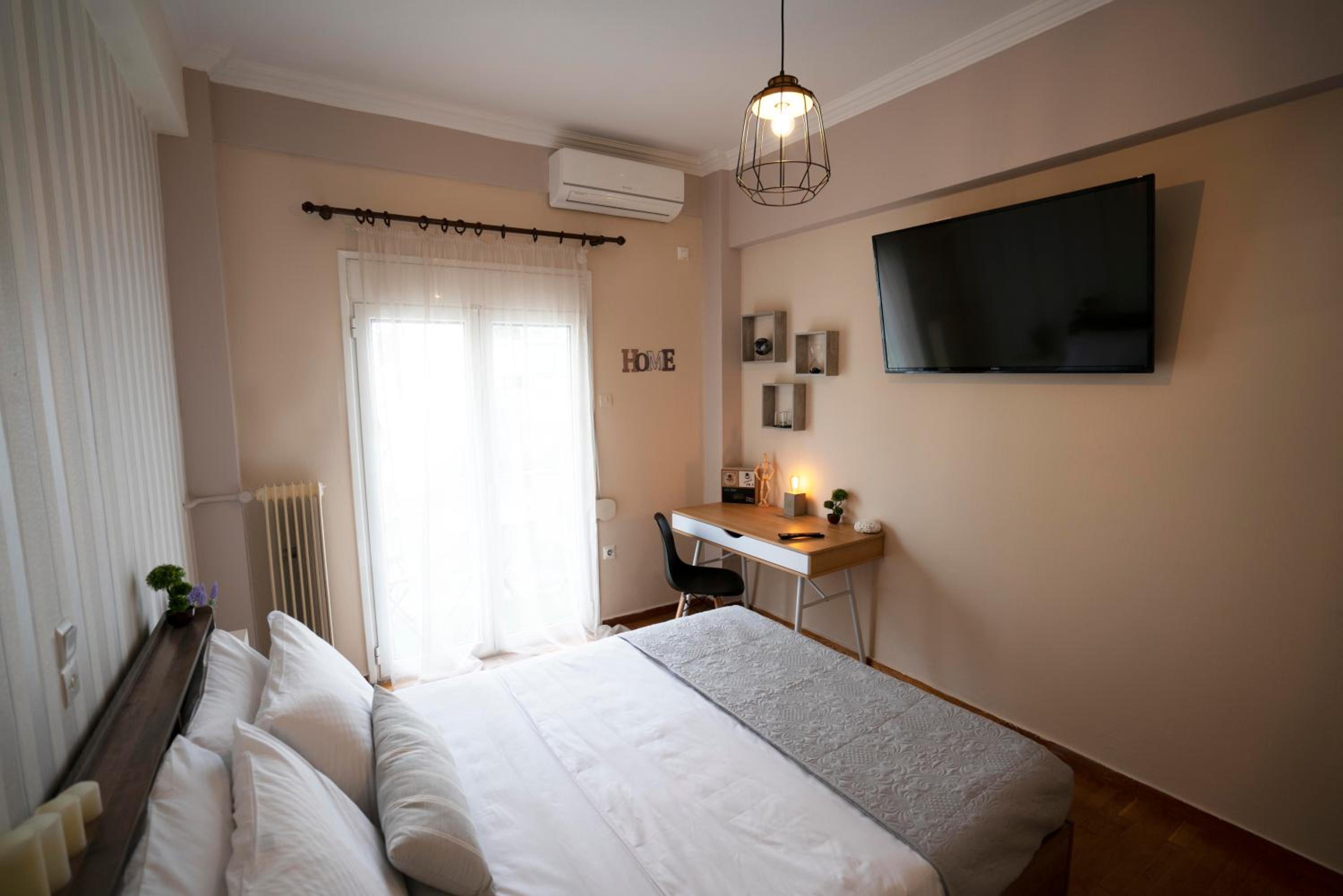 COZY APT NEXT TO METRO AND CLOSE TO ACROPOLIS!