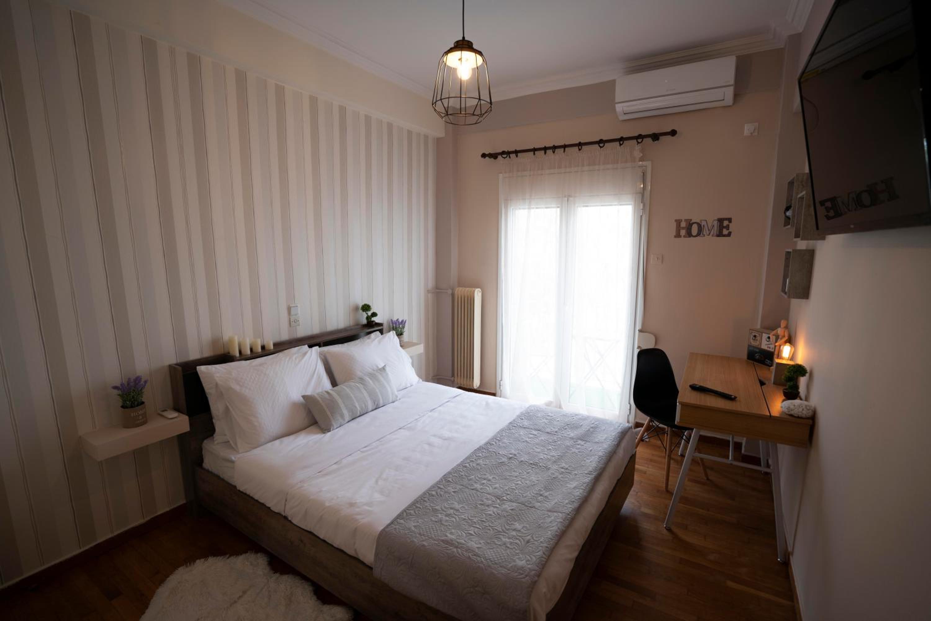 COZY APT NEXT TO METRO AND CLOSE TO ACROPOLIS!