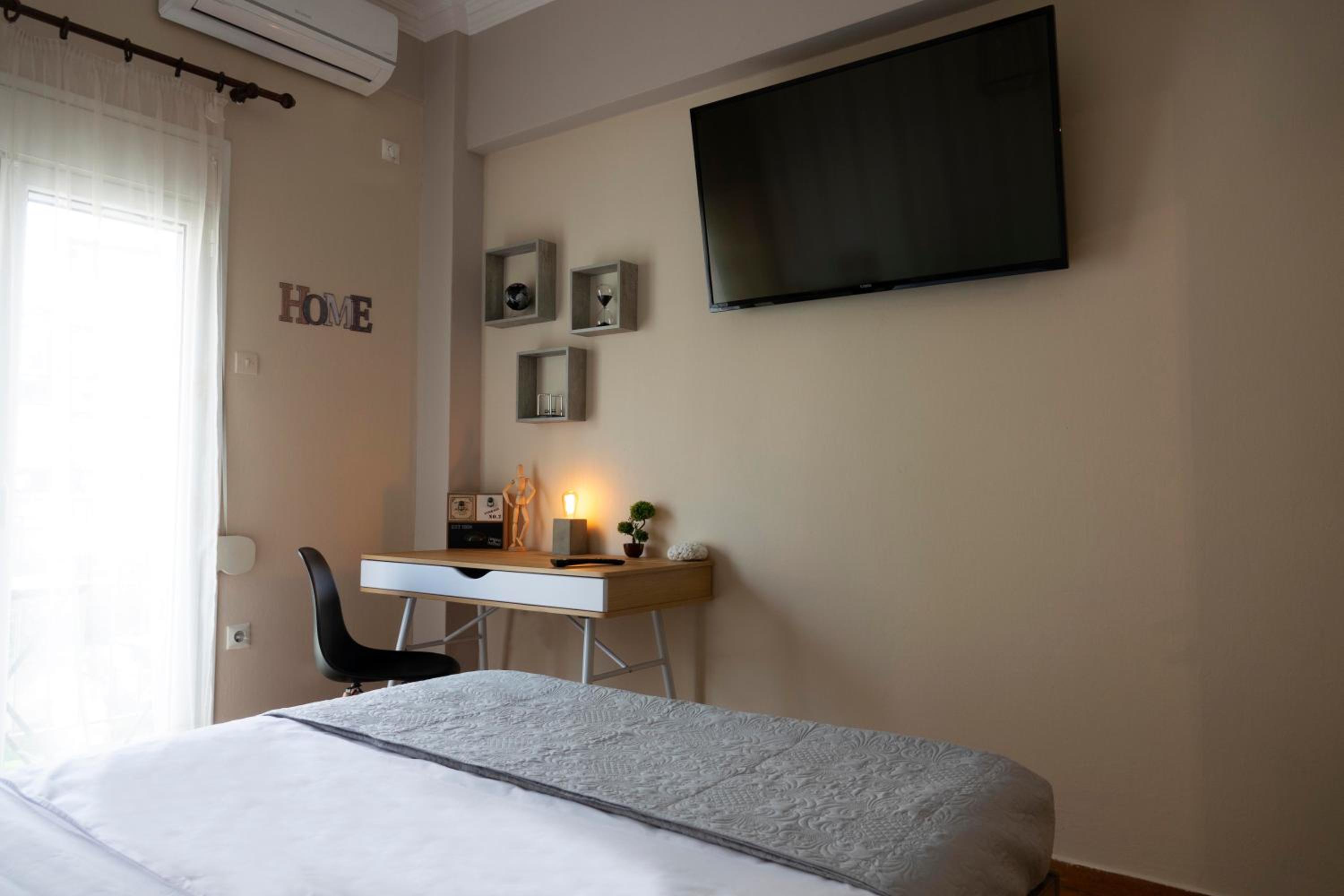 COZY APT NEXT TO METRO AND CLOSE TO ACROPOLIS!