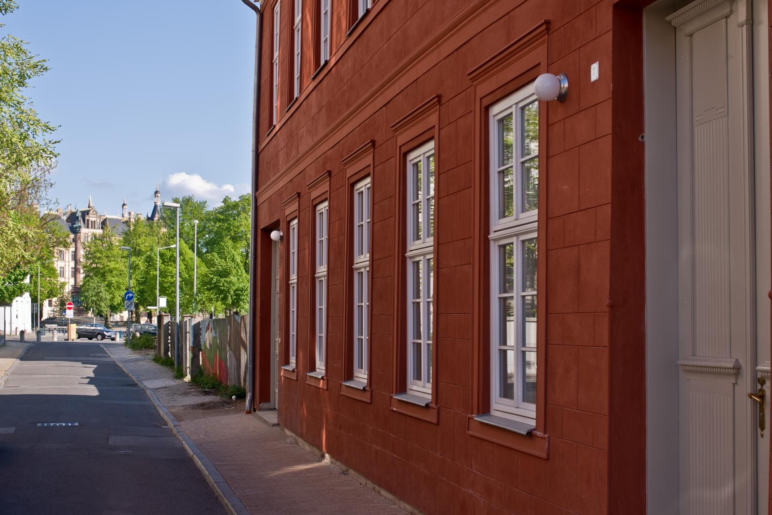 FewoZauber - 5 Apartments Klosterstrasse, Direkt am Schloss, Garten, Küche, 2 x Kamin, Fahrräder abstellbar en Schwerin