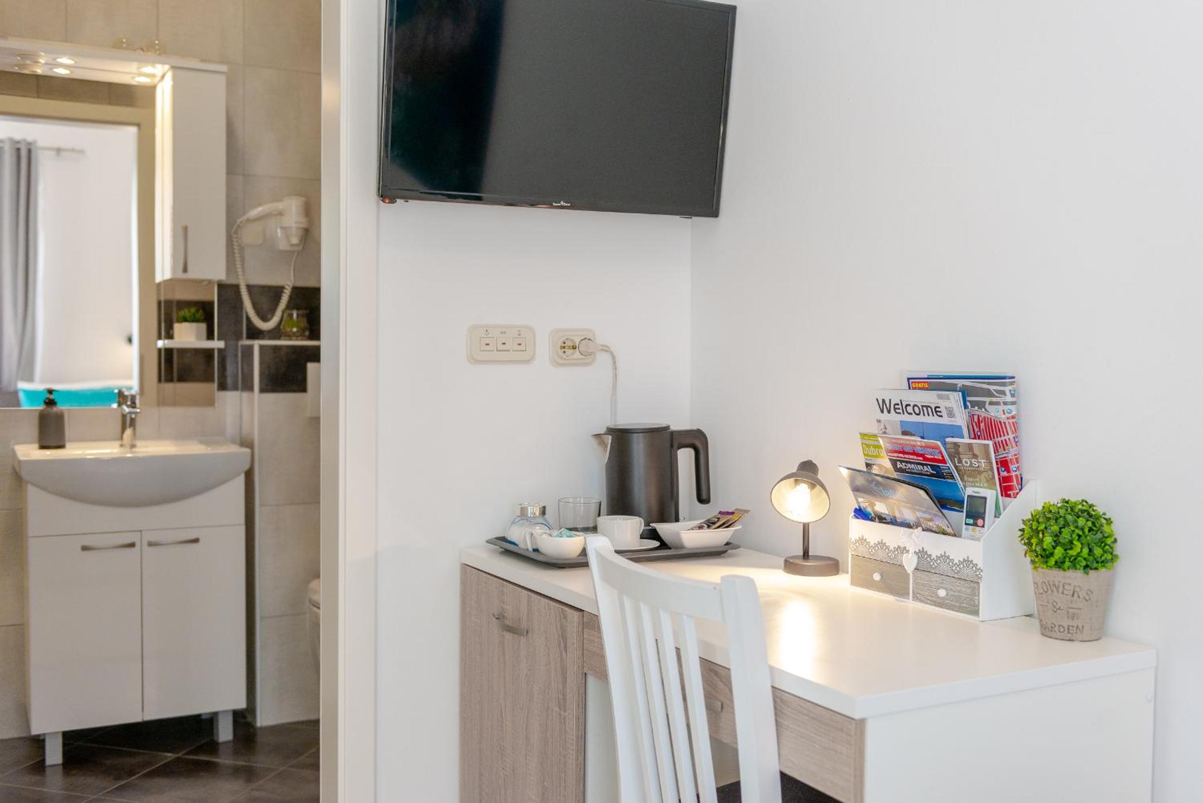 Studio Apartment & Room TEN - Free parking