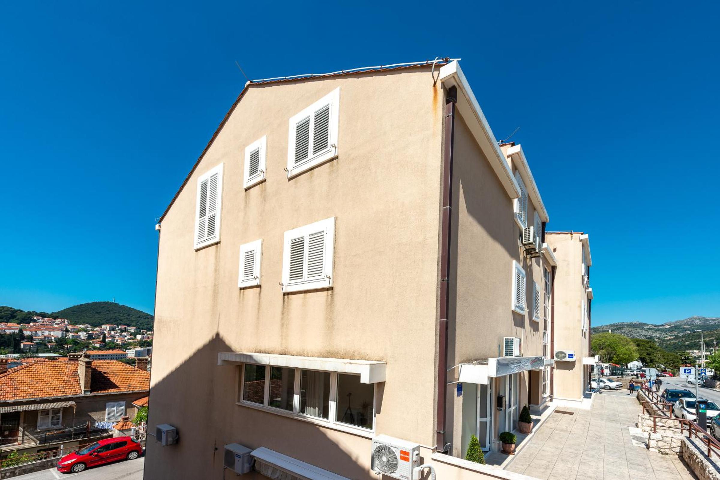 Studio Apartment & Room TEN - Free parking