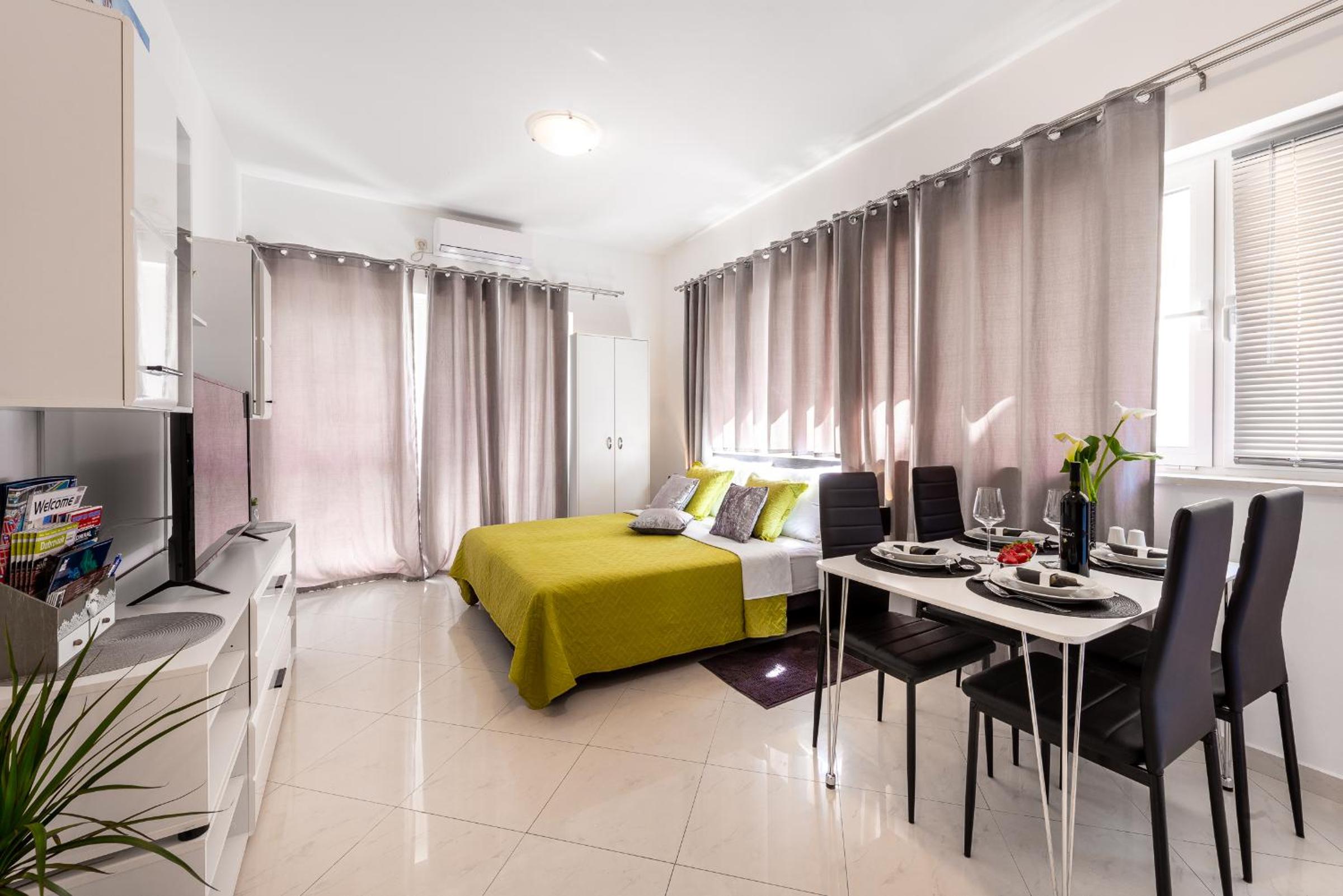 Studio Apartment & Room TEN - Free parking