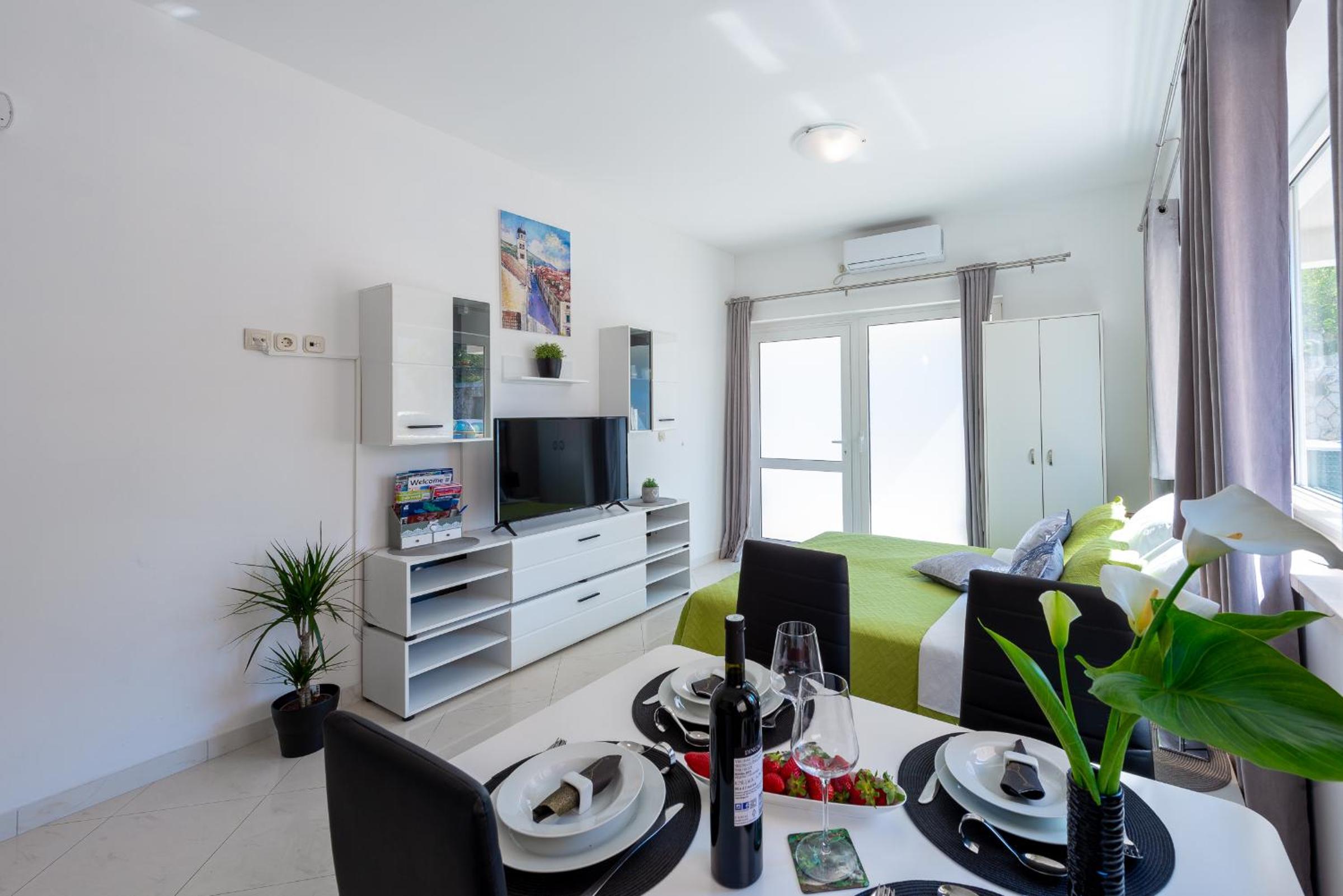 Studio Apartment & Room TEN - Free parking