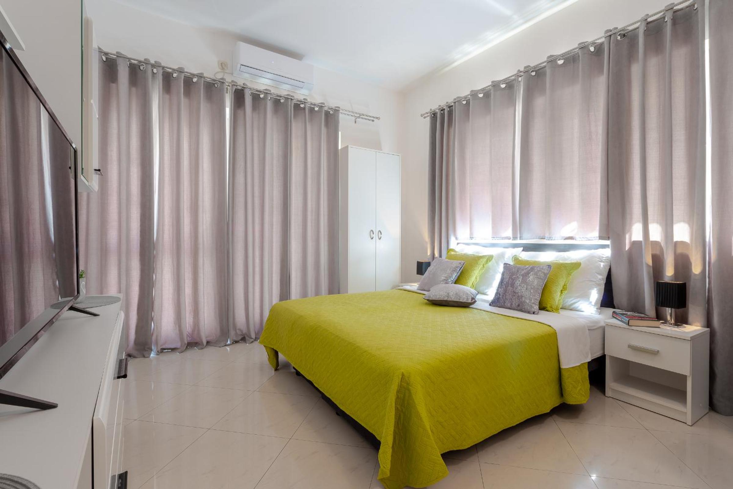 Studio Apartment & Room TEN - Free parking