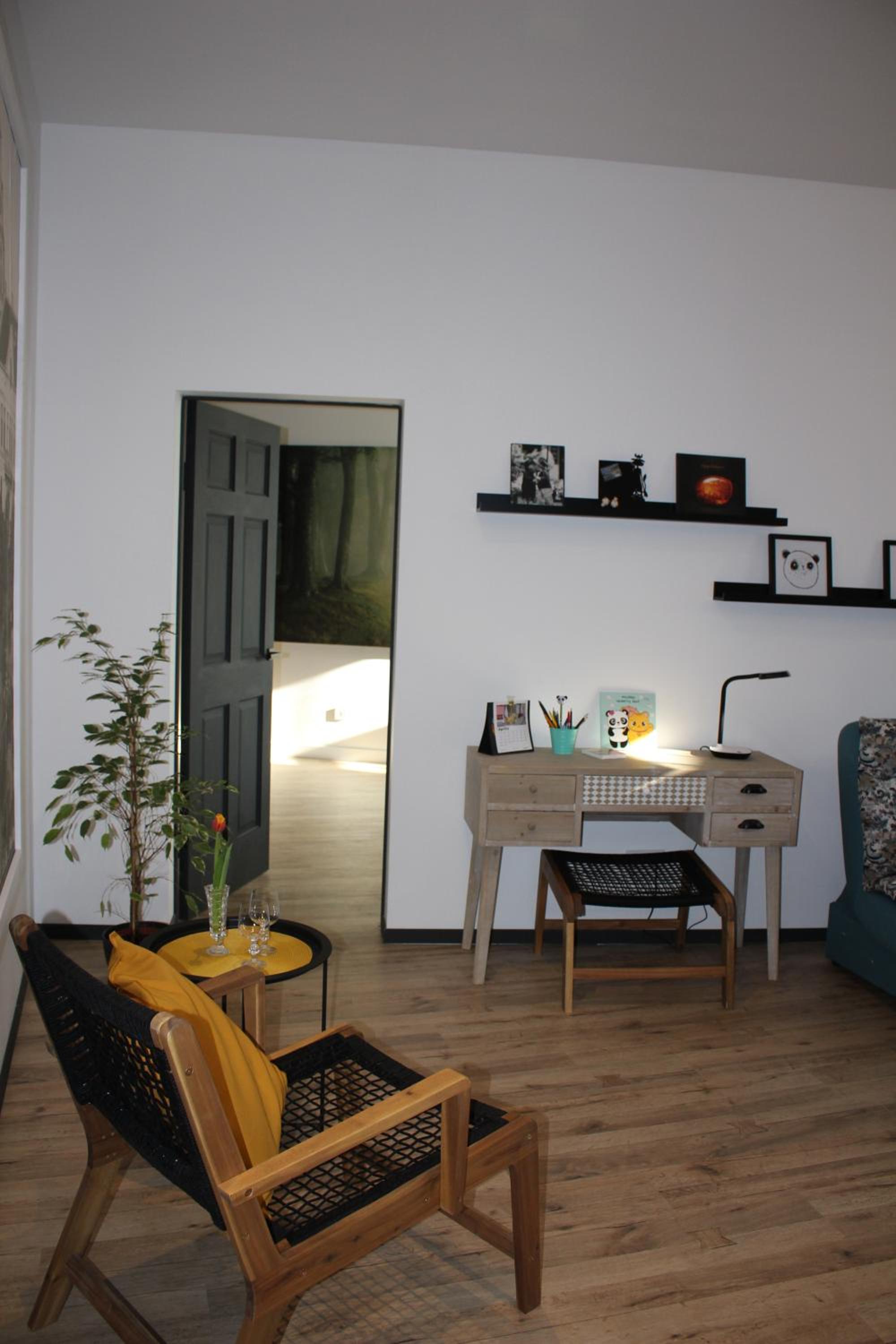 Simple & Elegant Apartment view 4