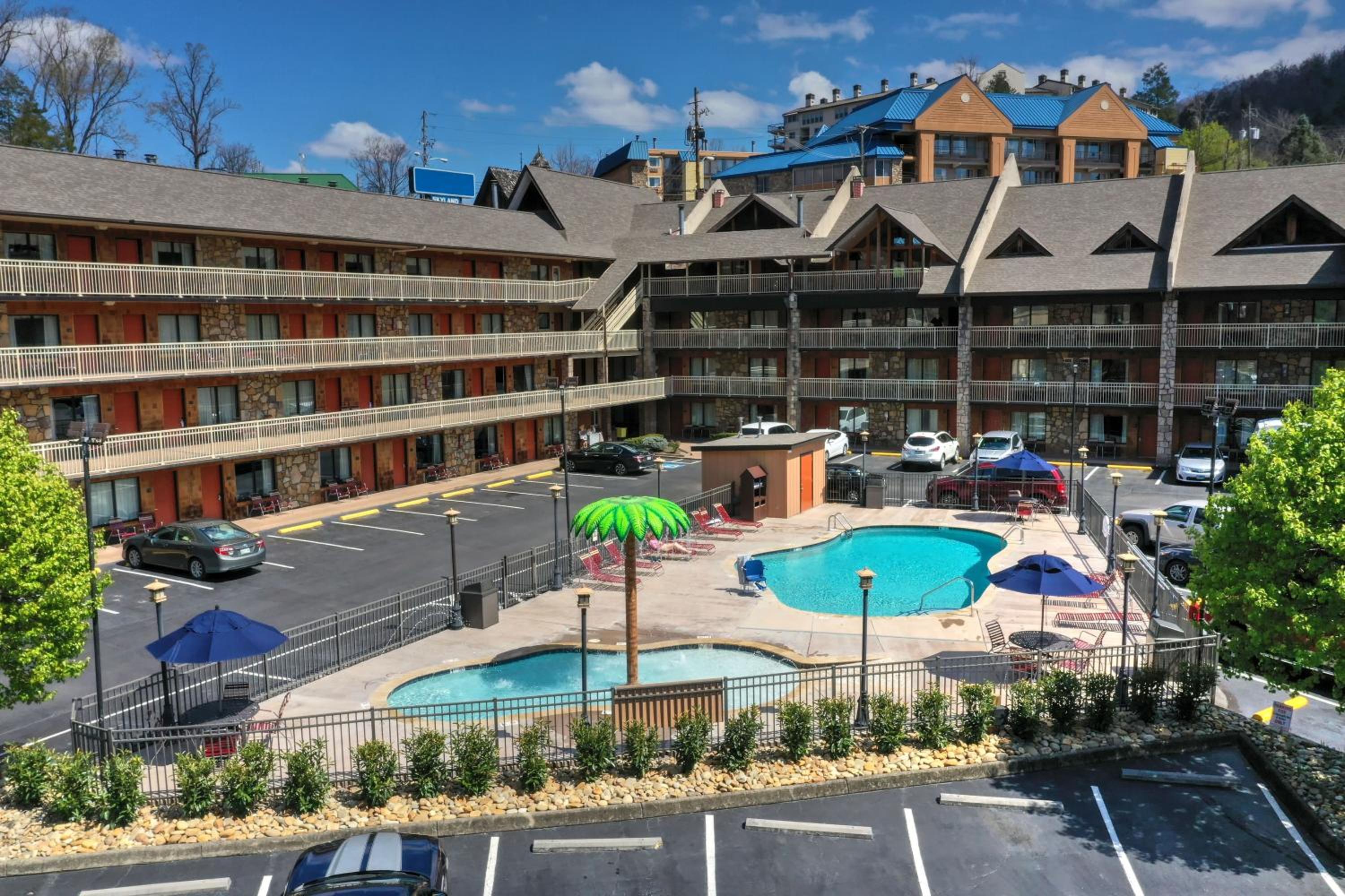 Crossroads Inn & Suites view 4