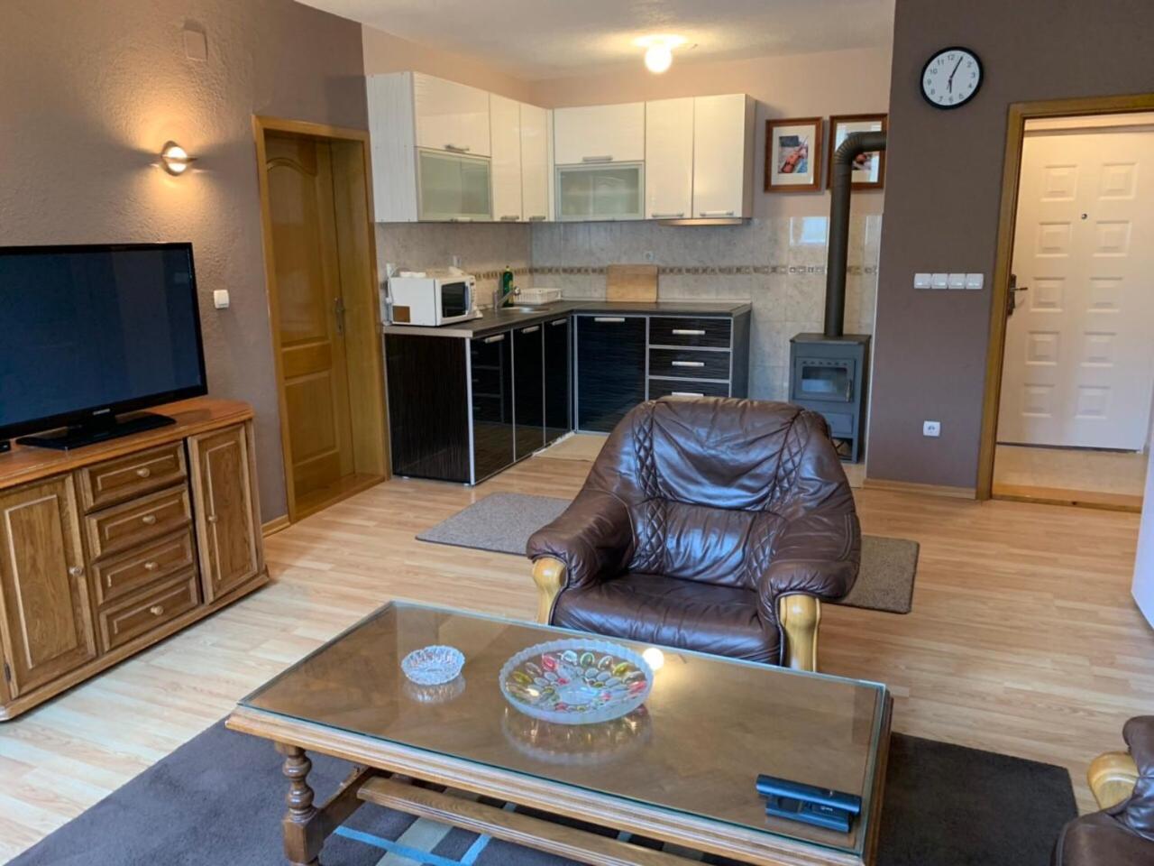 Apartmani Alo Alo (kod Mikija) view 3