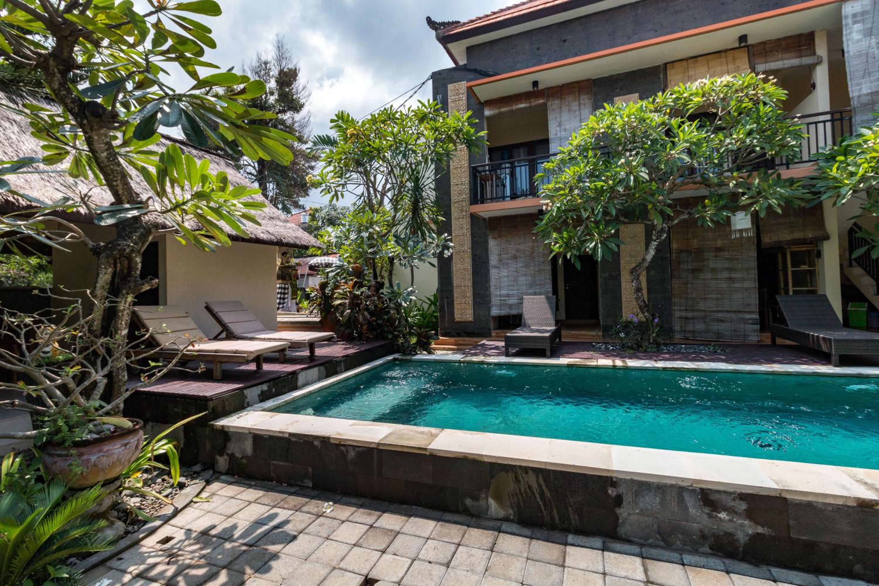 Eddys Cottages & Villa