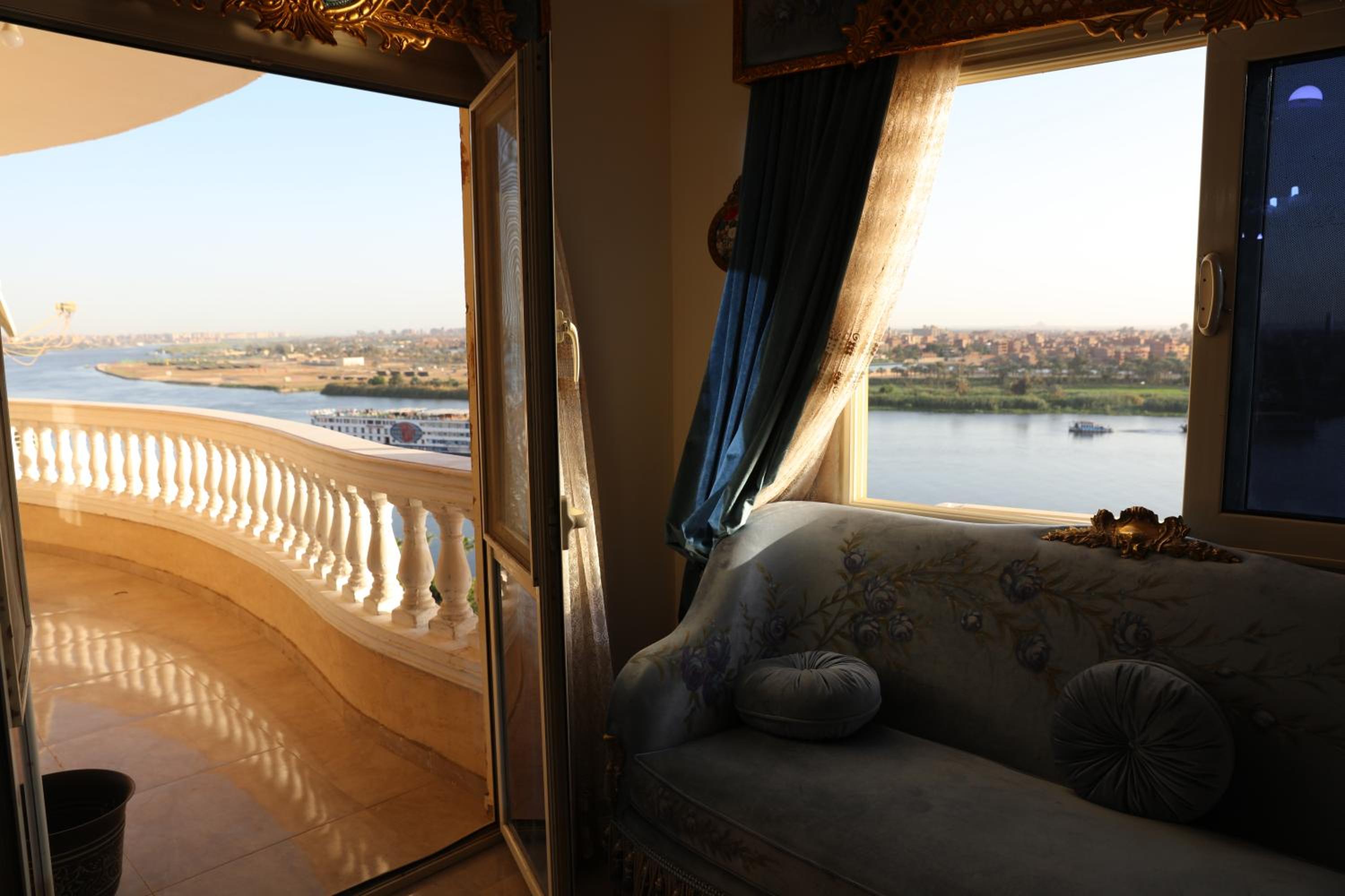 Maadi, Direct Nile river View From all Rooms