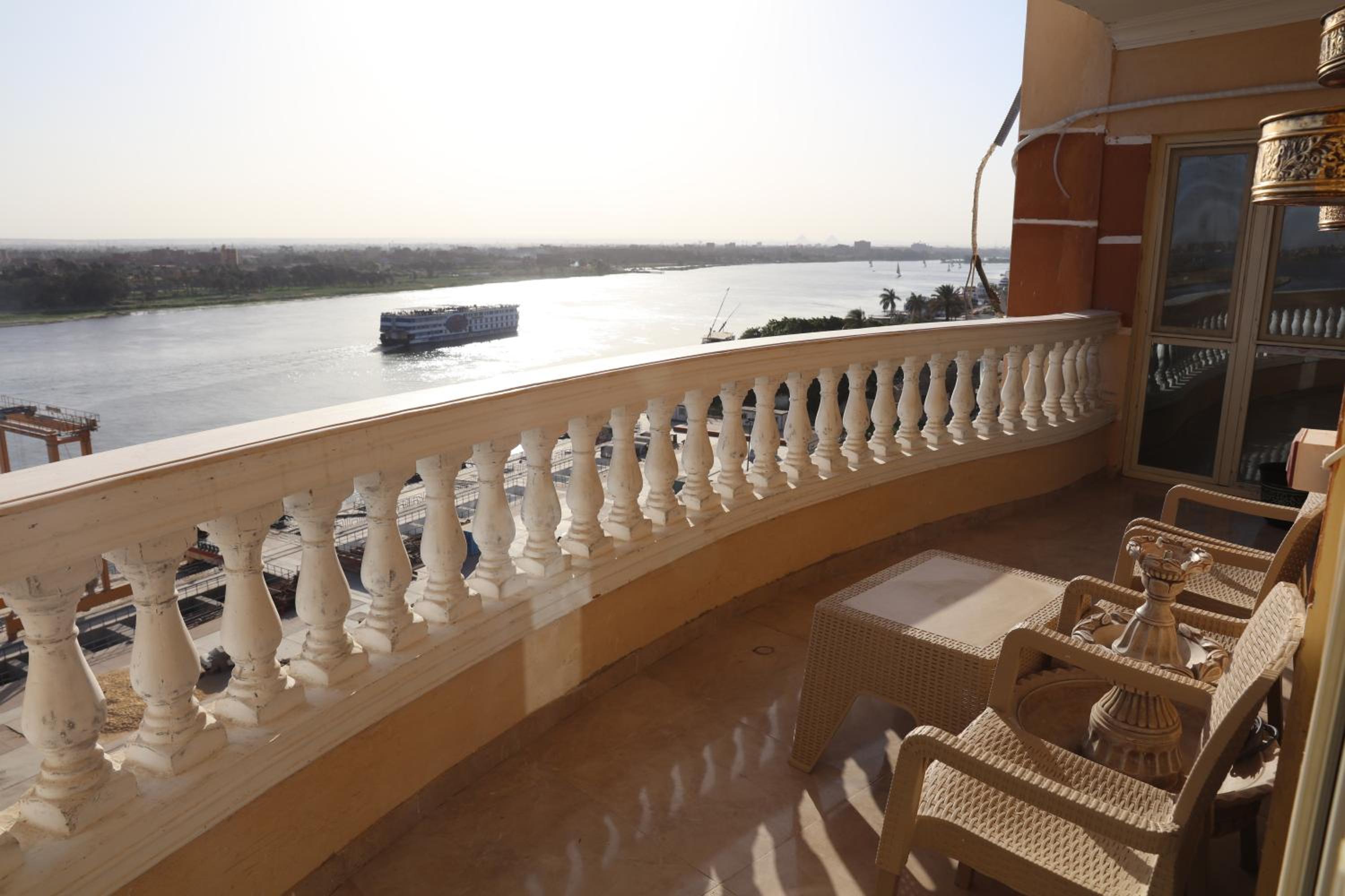 Maadi, Direct Nile river View From all Rooms