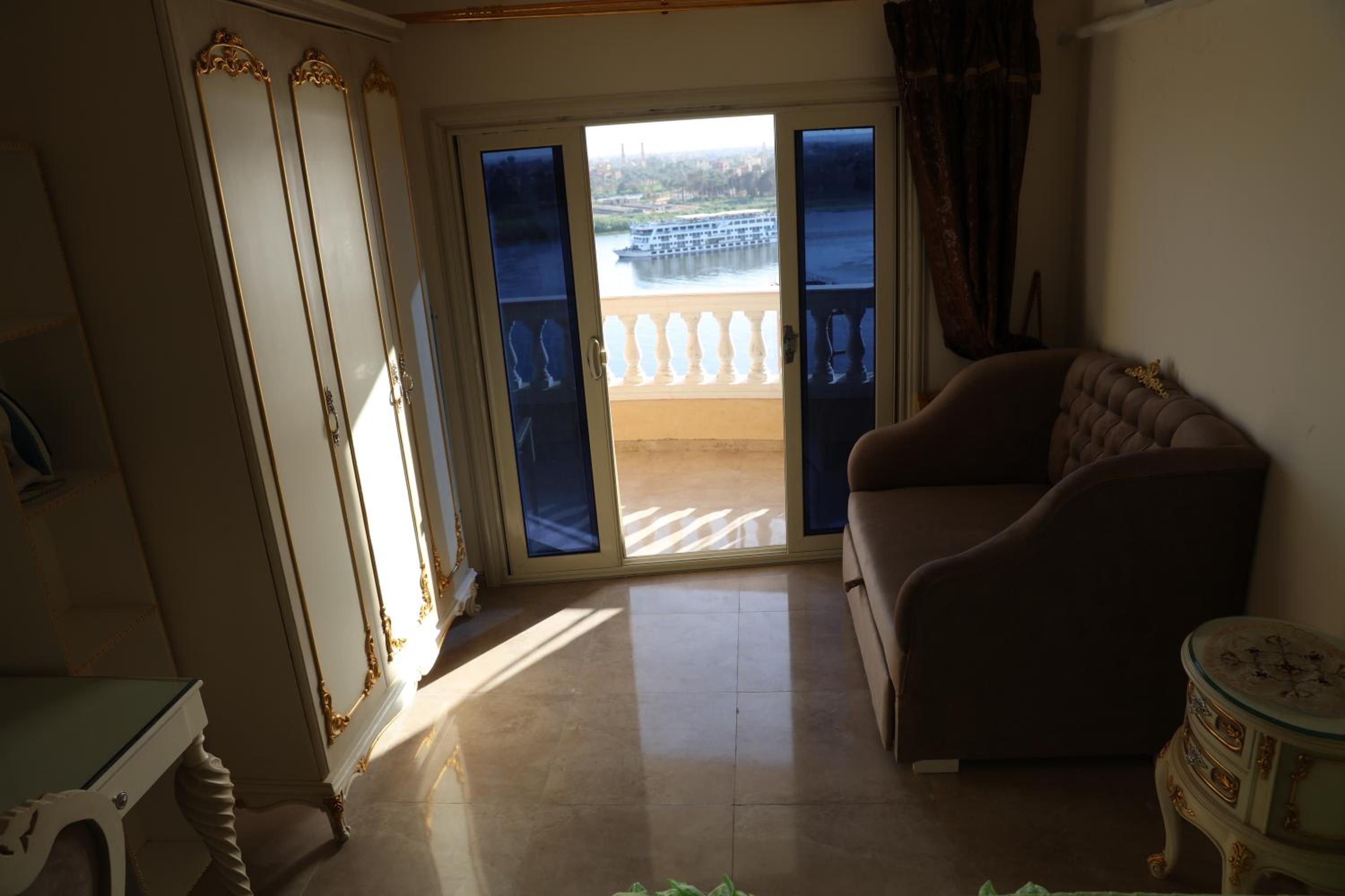 Maadi, Direct Nile river View From all Rooms