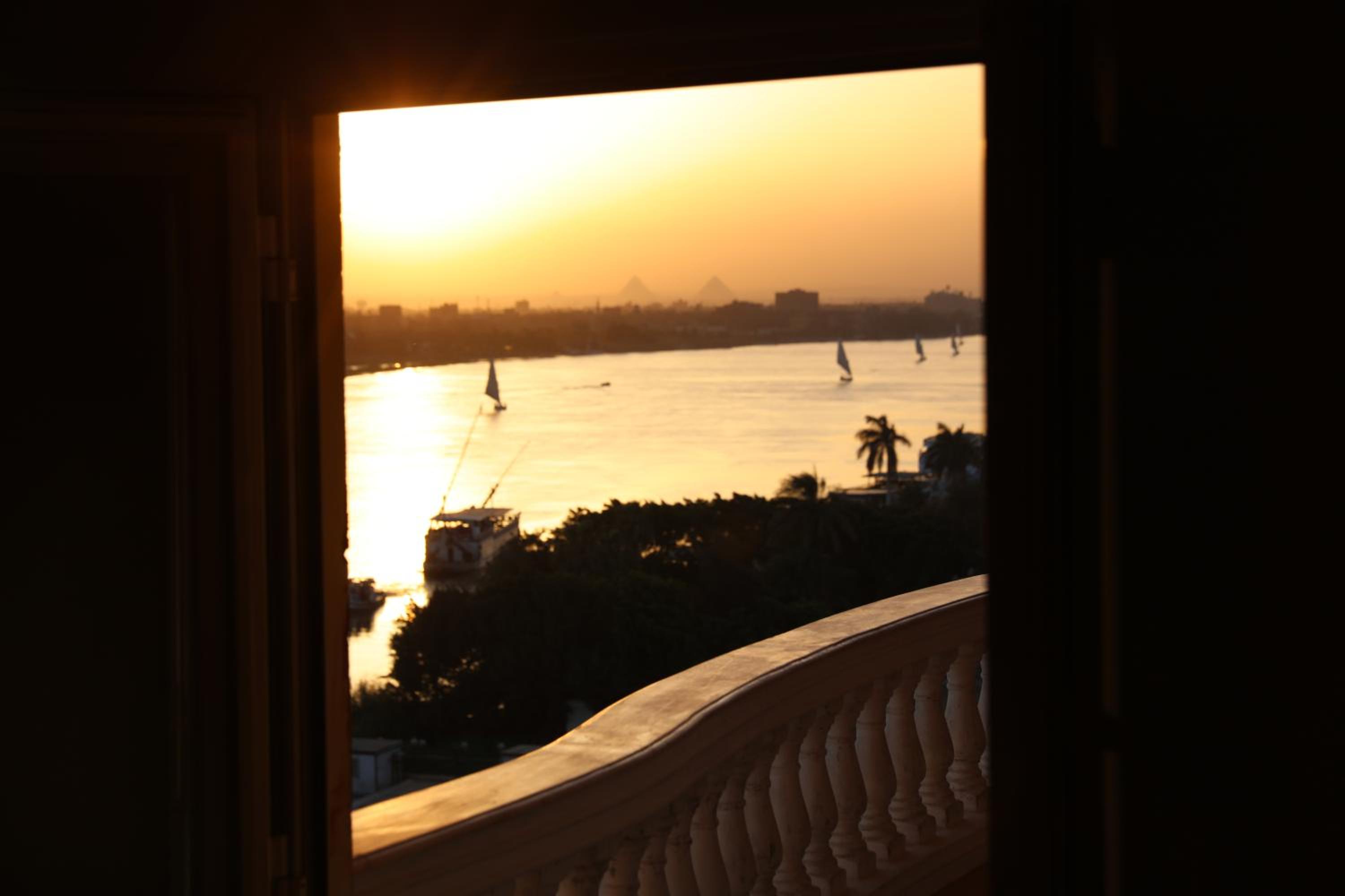 Maadi, Direct Nile river View From all Rooms