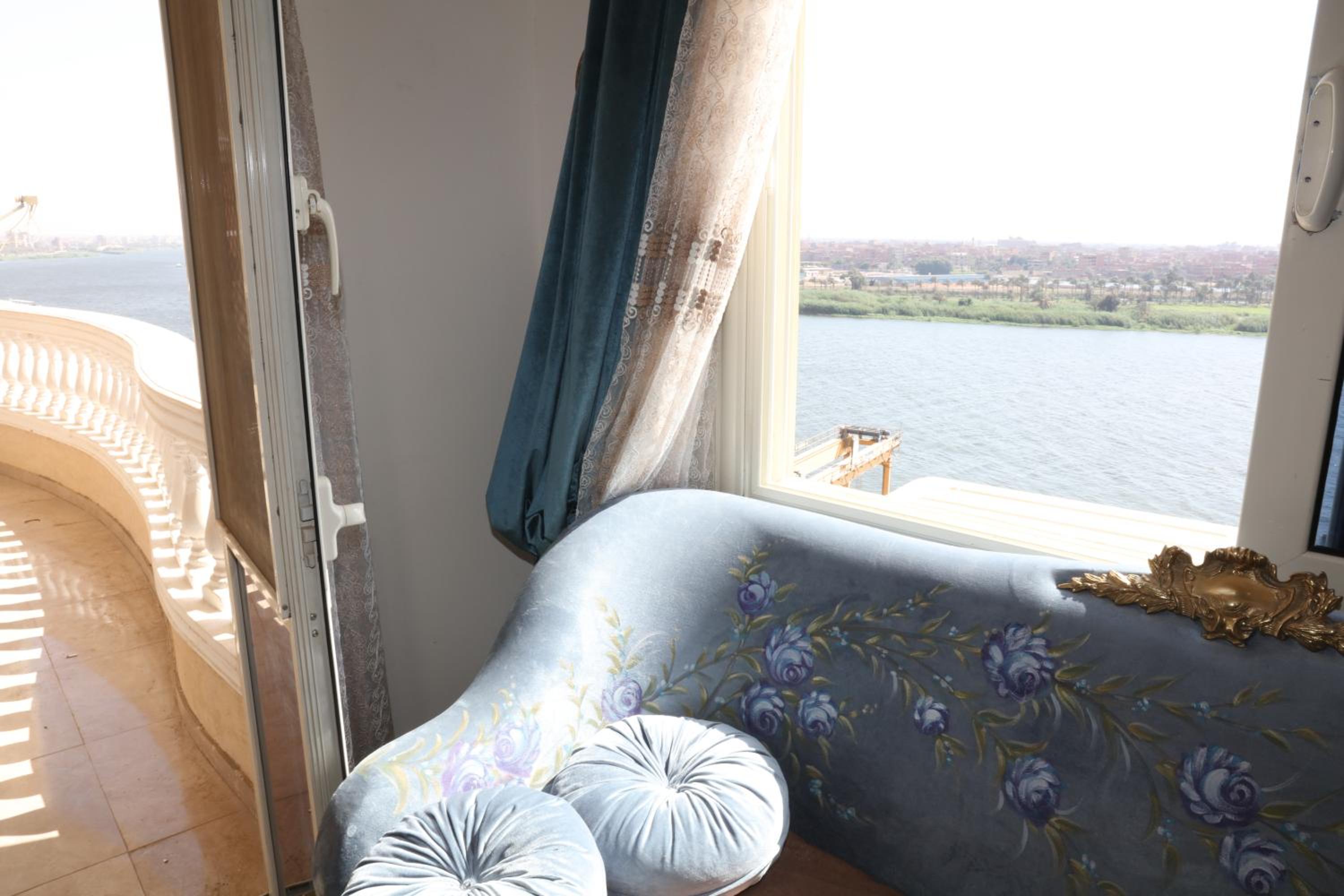Maadi, Direct Nile river View From all Rooms