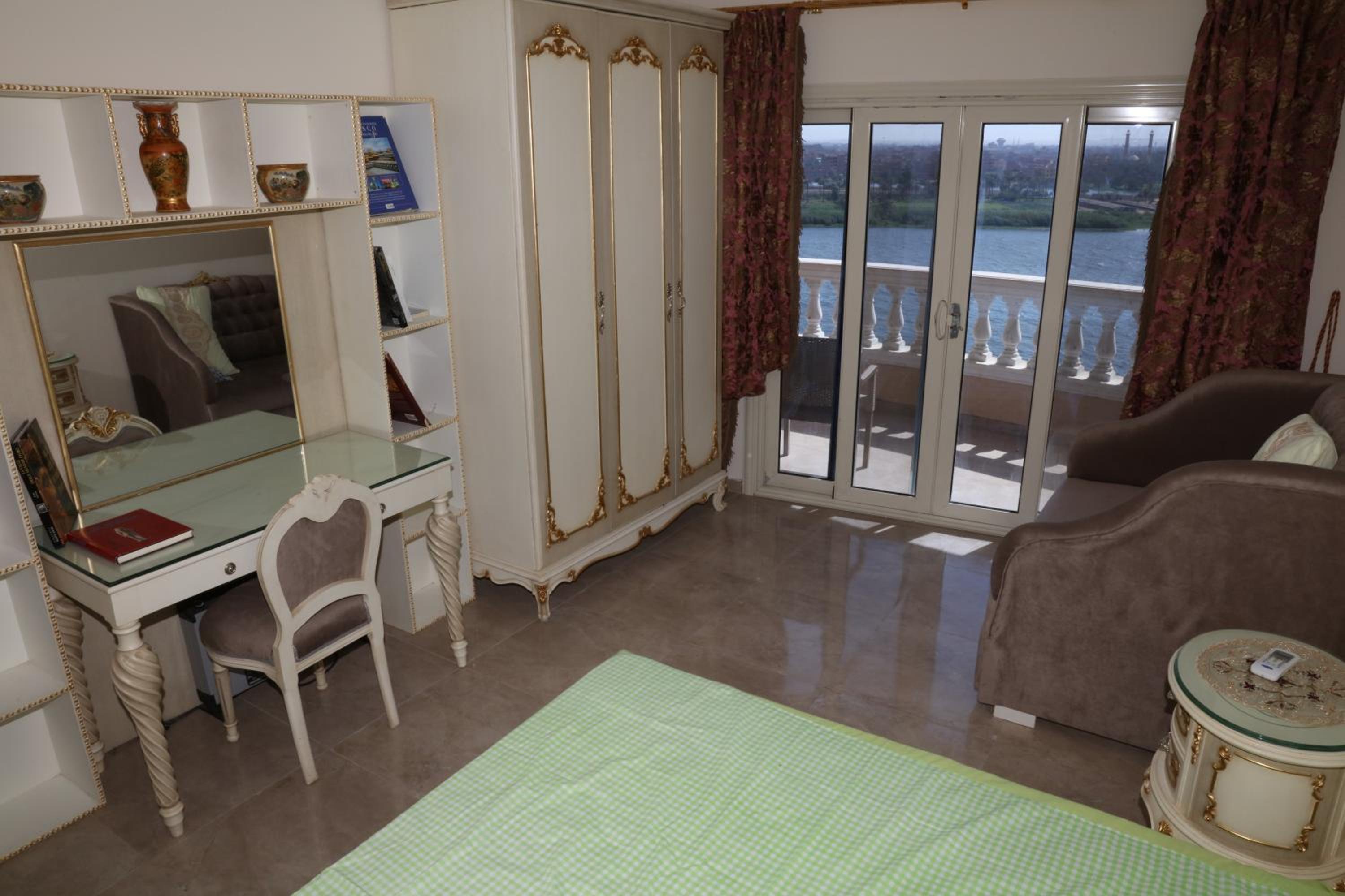 Maadi, Direct Nile river View From all Rooms