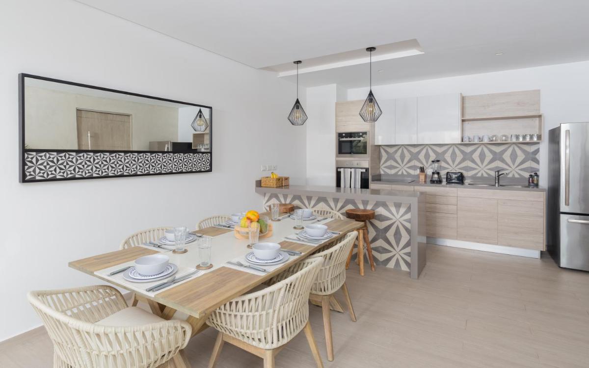 Beautifully Minimalistic Studio Wrapped in Nature by Stella Rentals - Property Image 5